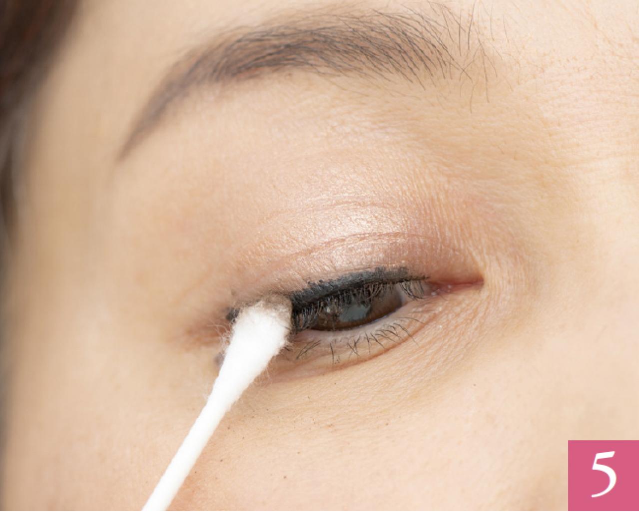 【50代からのメイク術】目力がアップし、5歳若返るアイラインの描き方とは？（画像23）