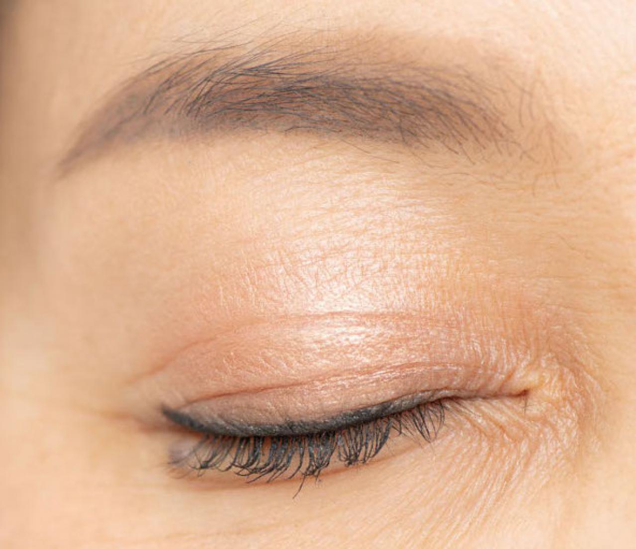 【50代からのメイク術】目力がアップし、5歳若返るアイラインの描き方とは？（画像11）