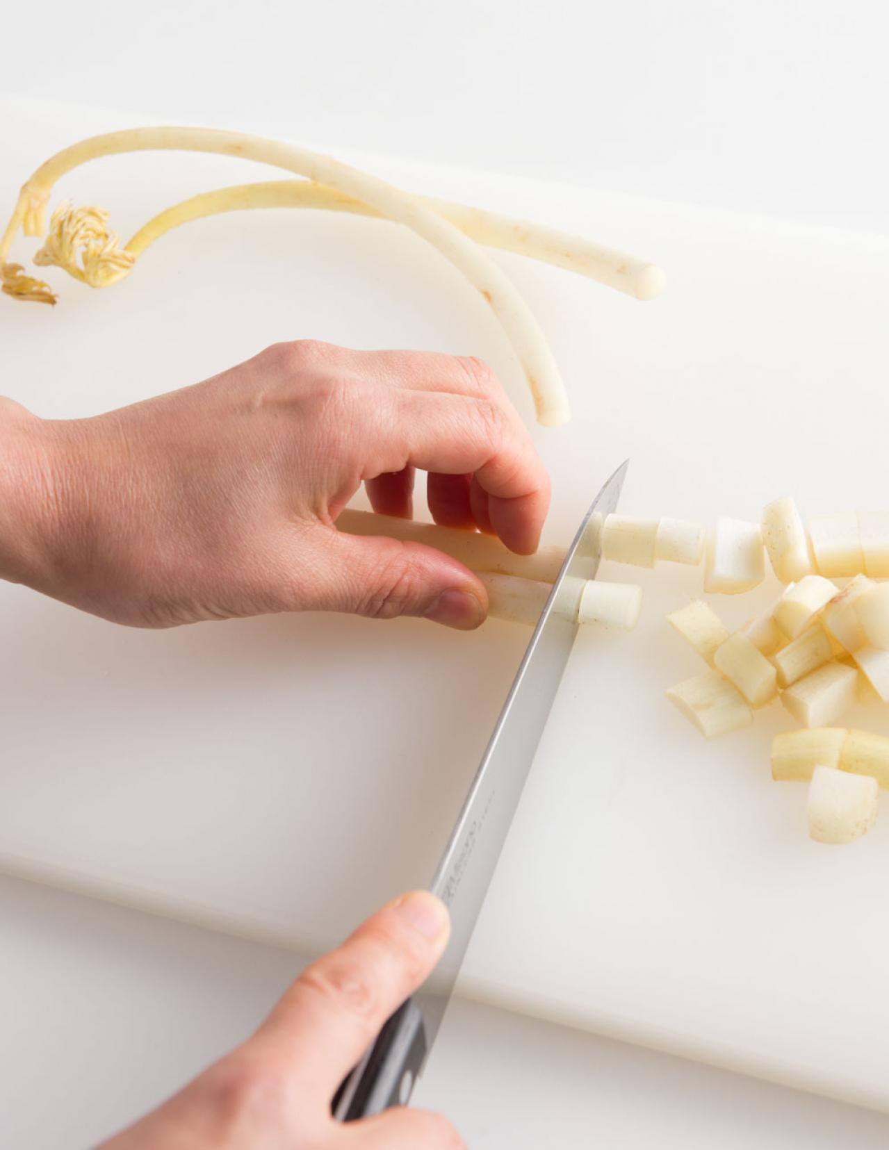 春の山菜【うどレシピ】香りと歯ごたえを楽しむメインおかず＆主食2選「豚肉の塩炒め」「えびのかき揚げそば」（画像5）