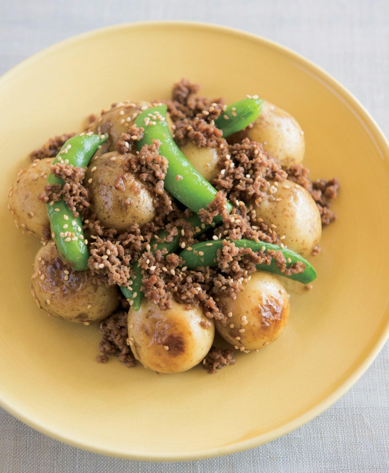 調理がラク！皮ごとおいしい！【新じゃがレシピ】主菜と副菜2選「ひき肉の炒め煮」「カレーマリネサラダ」（画像2）