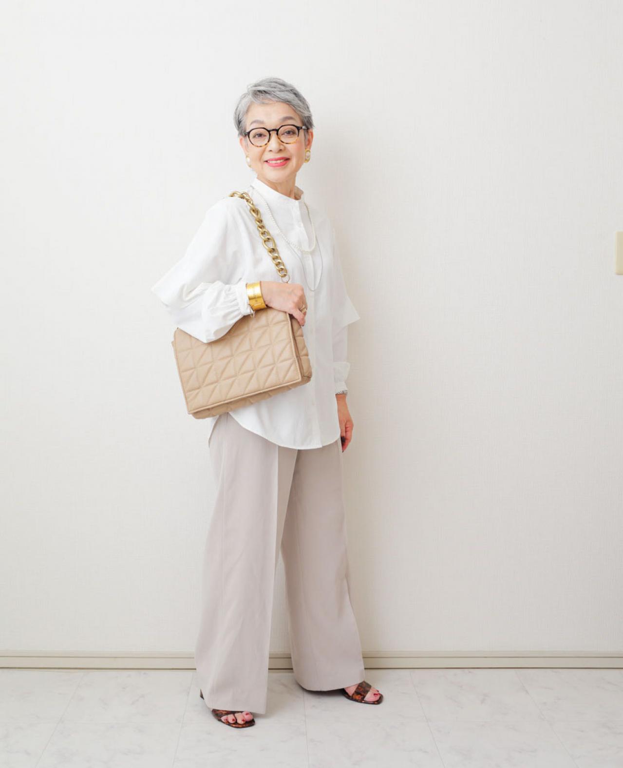 白シャツ1枚で“高見え”するコツは？【プチプラおしゃれ術】シニアユーチューバー・きょうこばぁばの私服拝見（画像2）