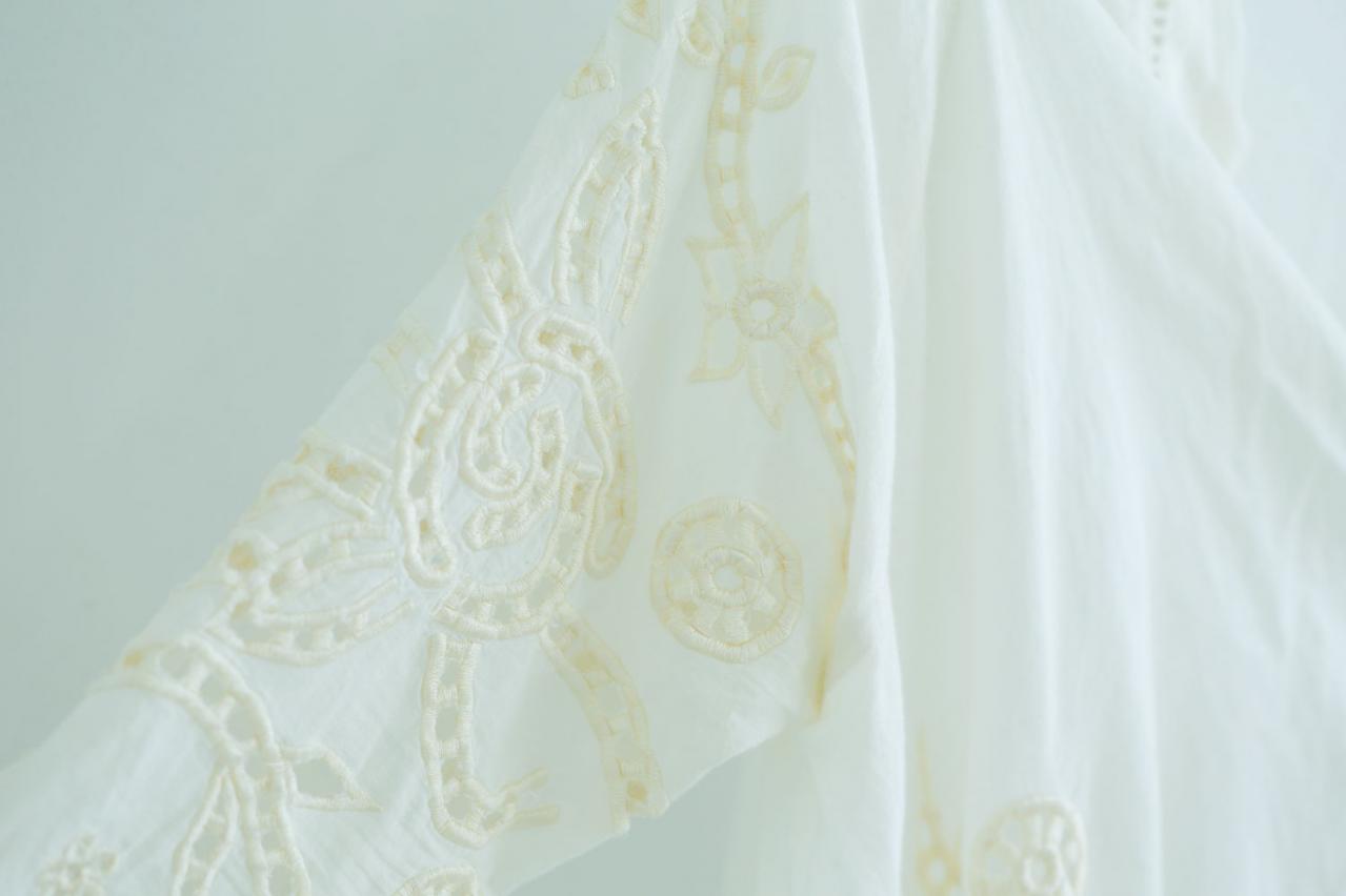 白シャツ1枚で“高見え”するコツは？【プチプラおしゃれ術】シニアユーチューバー・きょうこばぁばの私服拝見（画像11）