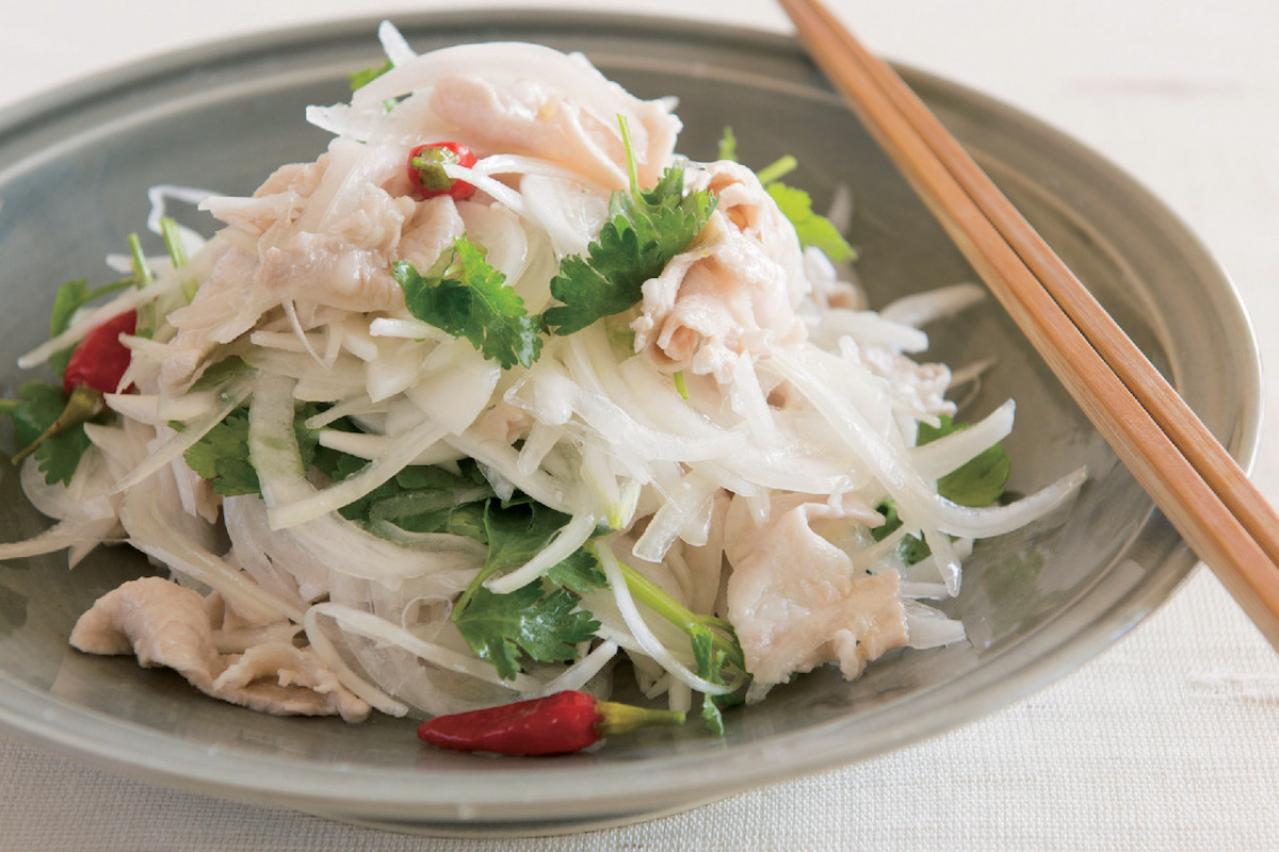 【春野菜レシピ】簡単！新玉ねぎの小鉢＆サラダ2選「おかかポン酢漬け」「豚しゃぶエスニック風サラダ」