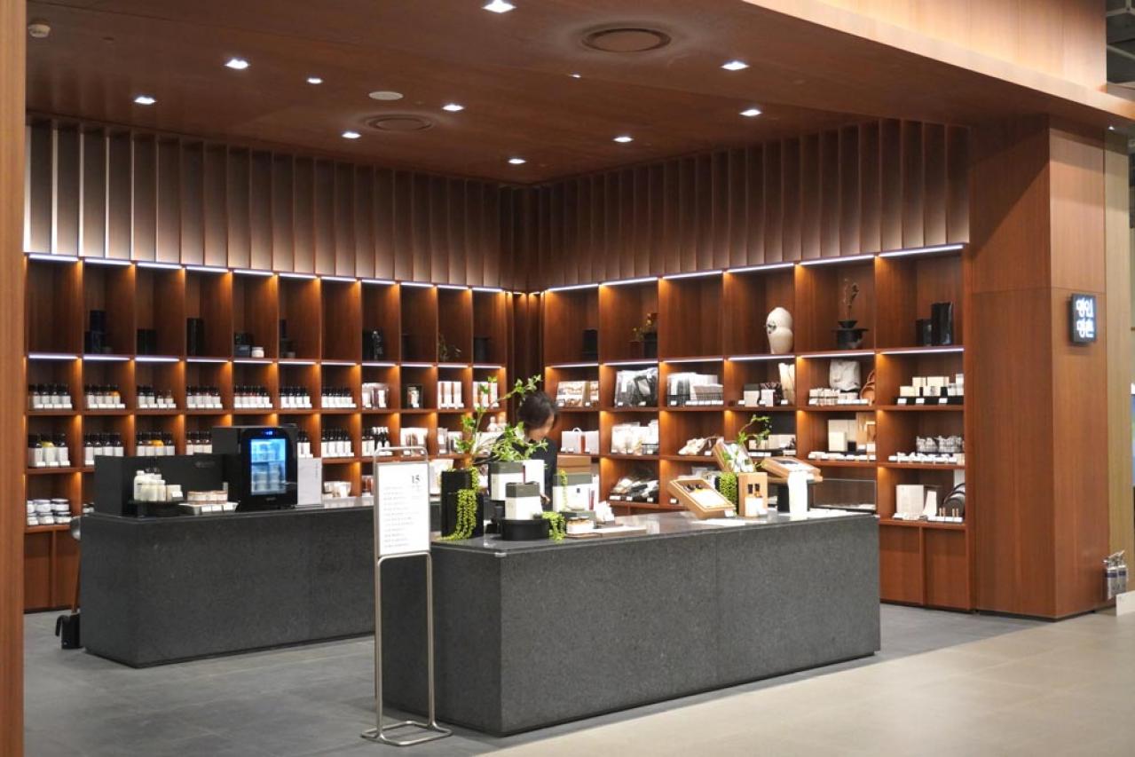 「涙の女王」クイーンズ百貨店の舞台となった汝矣島のザ・現代ソウルへ。スポンサーのメガ・コーヒーもチェック！（画像8）