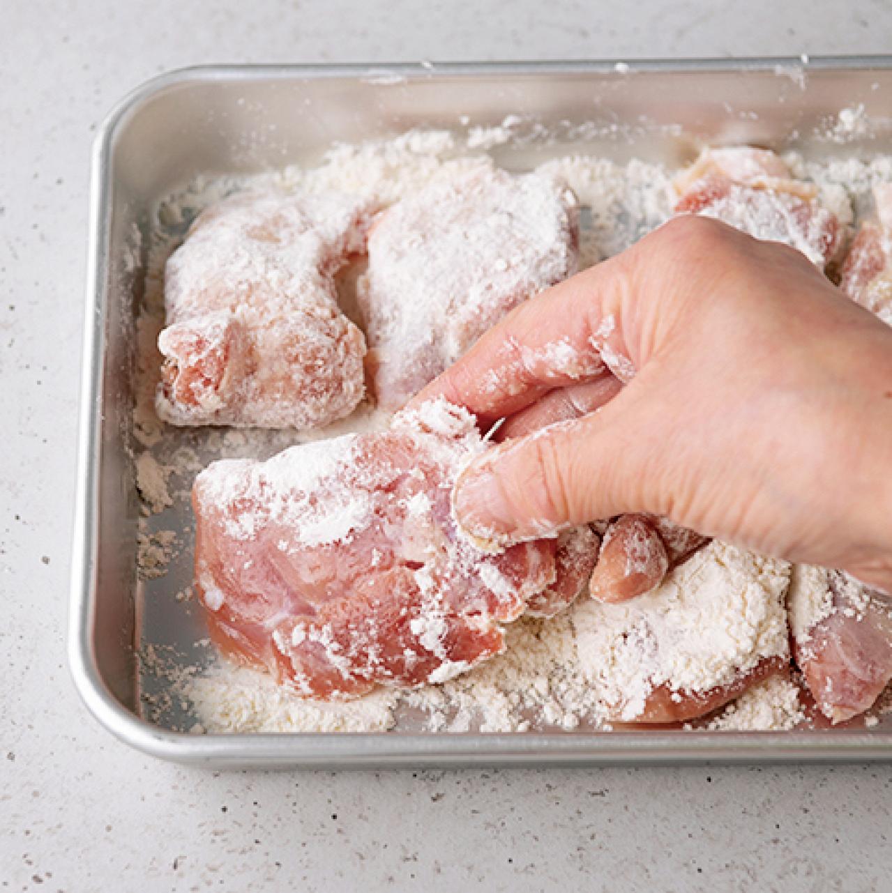 長期間保存ができて、そのまま焼くだけでもおいしい！ 鶏もも肉の【塩＋油で下味冷凍】（画像4）