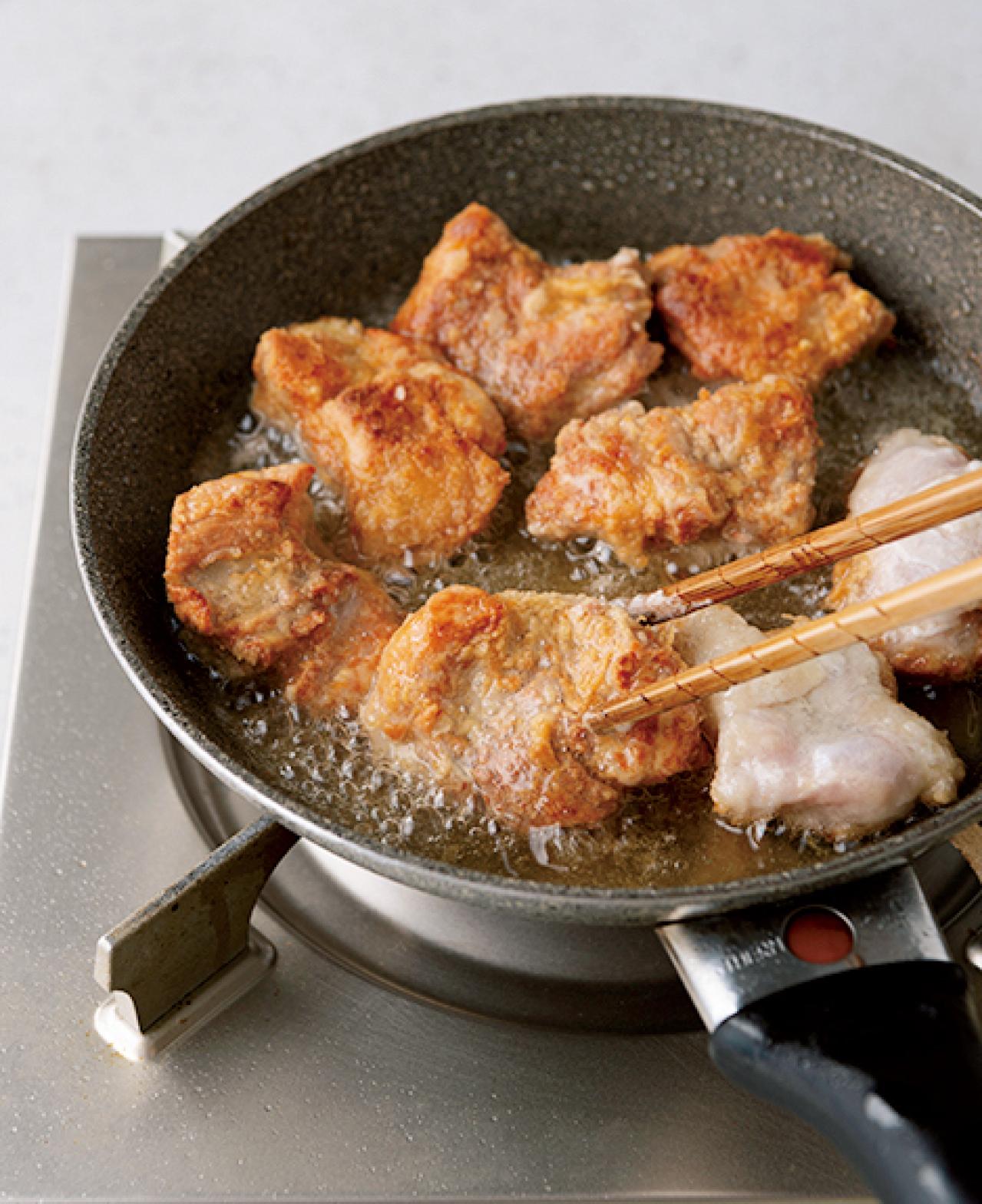 長期間保存ができて、そのまま焼くだけでもおいしい！ 鶏もも肉の【塩＋油で下味冷凍】（画像6）