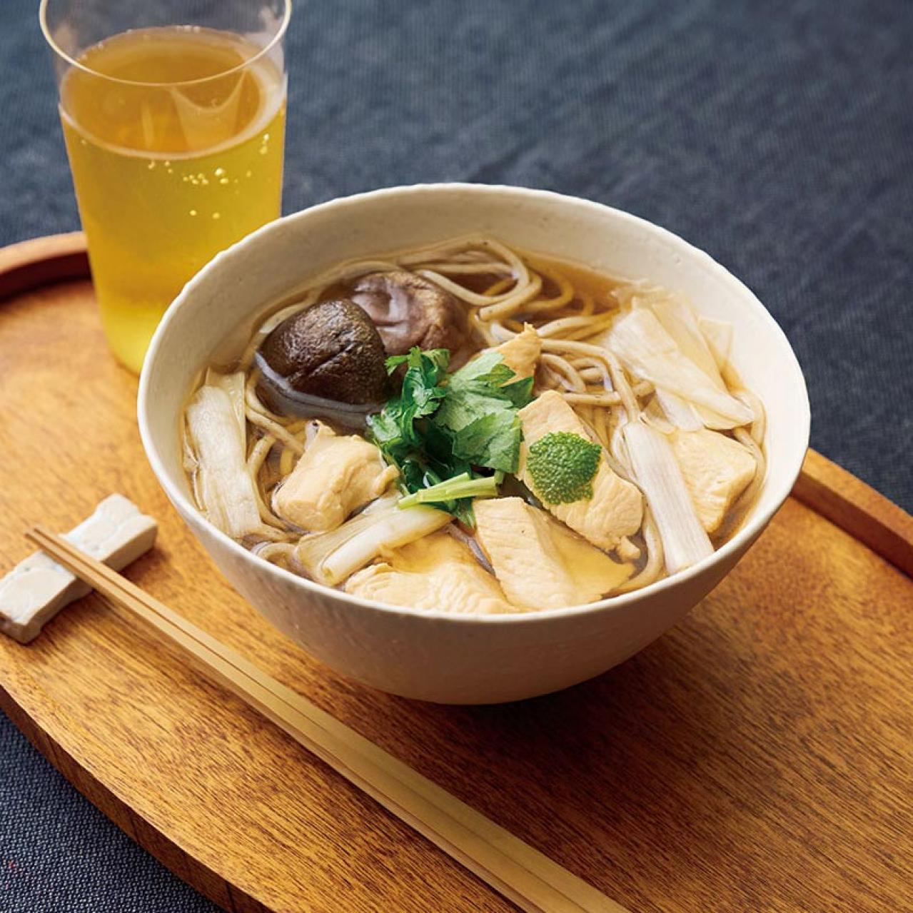 「賛否両論」笠原さんのやみつきになる麺レシピ。【鶏むね南蛮そば】と【鶏焼きそば】（画像2）