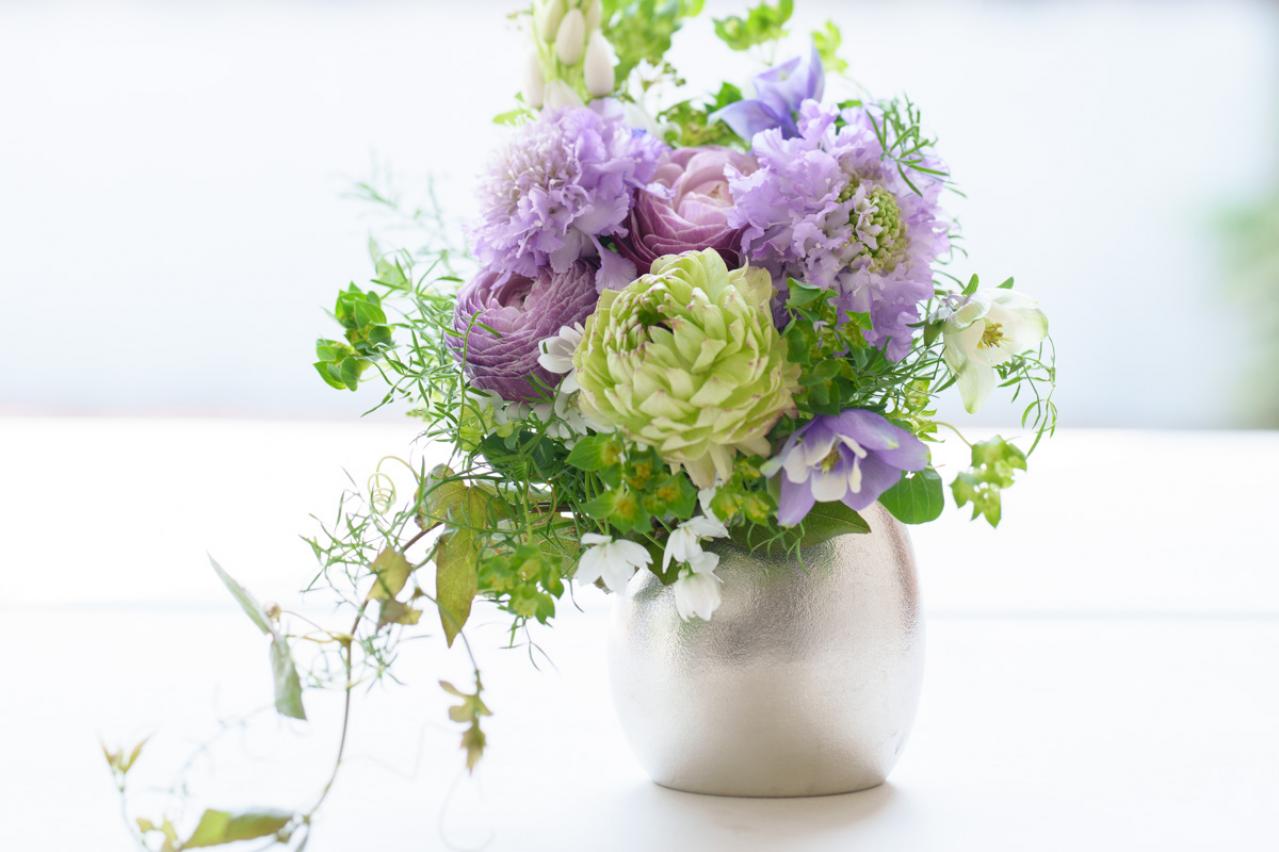 「どんなお花もこれに活けたら長持ちします」編集部員も惚れたフラワーベース、その秘密とは？