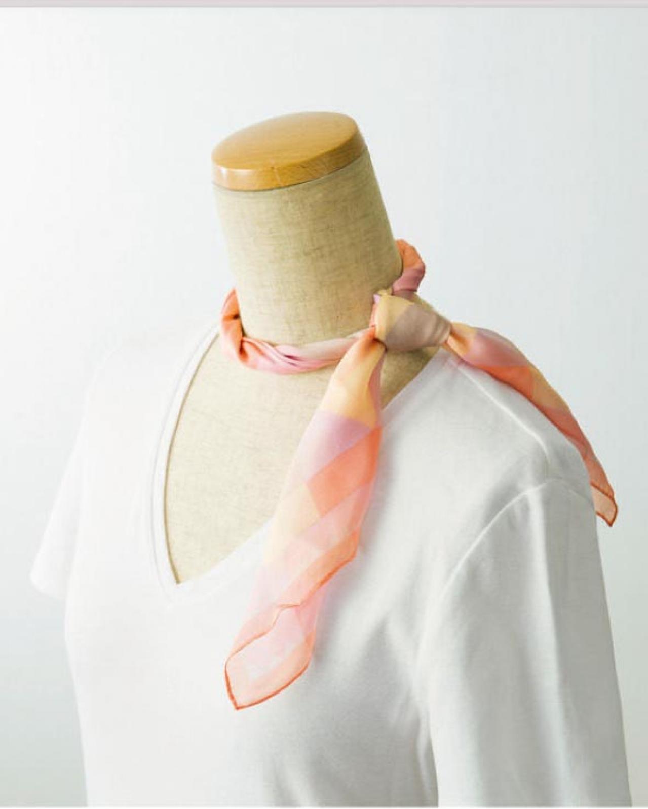 【小さめスカーフ】おしゃれに冷房対策！大人っぽい「カウボーイ」と「ツイスト結び」を解説（画像8）