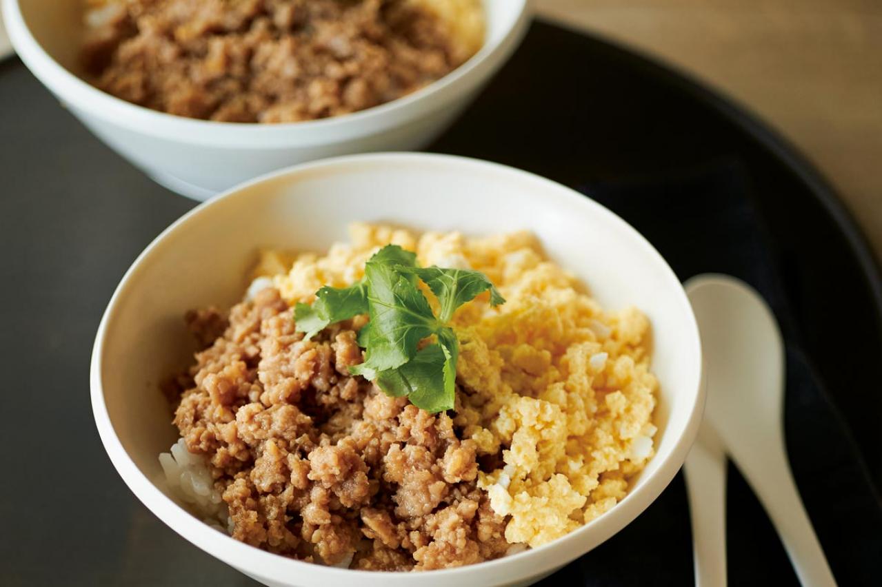 5分でできる【ポリ袋でレンチンおかず】「鶏そぼろ丼」と「えび玉丼」がラクラク！