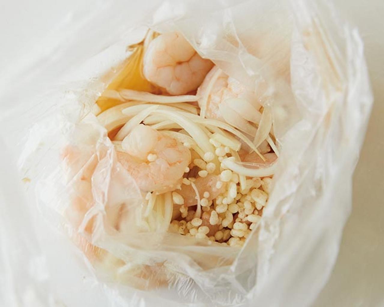 5分でできる【ポリ袋でレンチン】どんぶりレシピ2選「鶏そぼろ丼」「えび玉丼」（画像6）