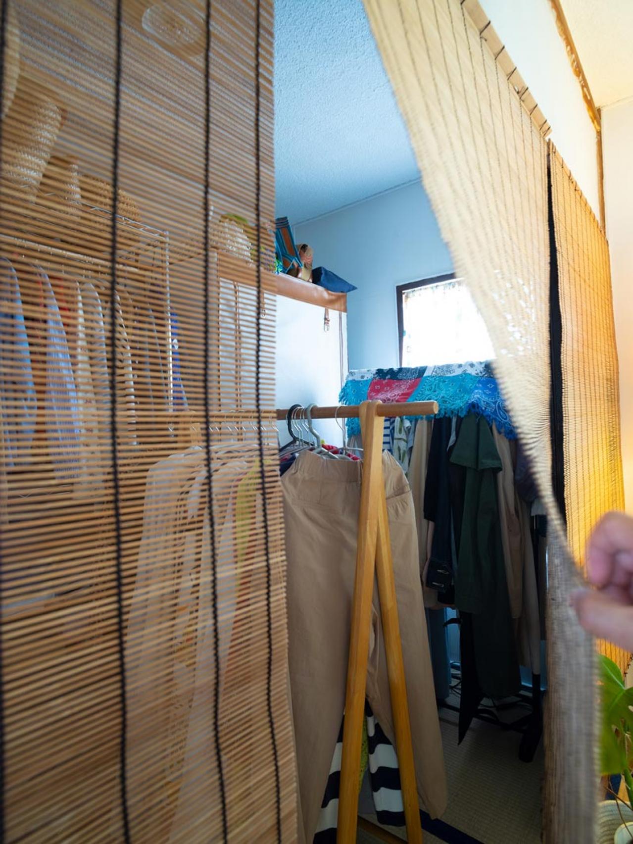 住まいのサイズダウンで家具も半分に！ 家族のモノに包まれた温もりのある「ひとり暮らし」イラストレーター 本田葉子さん（画像7）