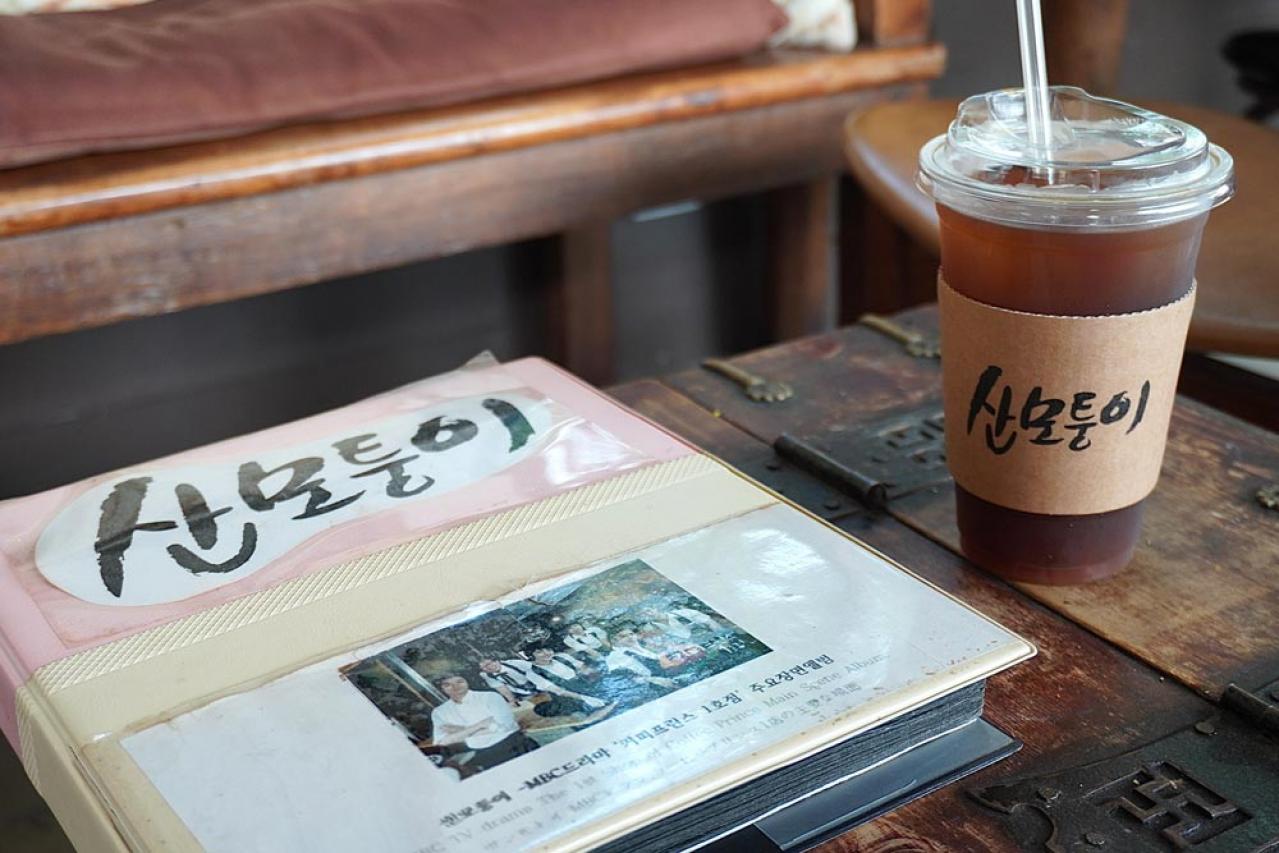 伝説の韓ドラ「コーヒープリンス1号店」のロケ地は今どうなっている？ ソウルの街並みが見下ろせる絶景カフェ（画像5）