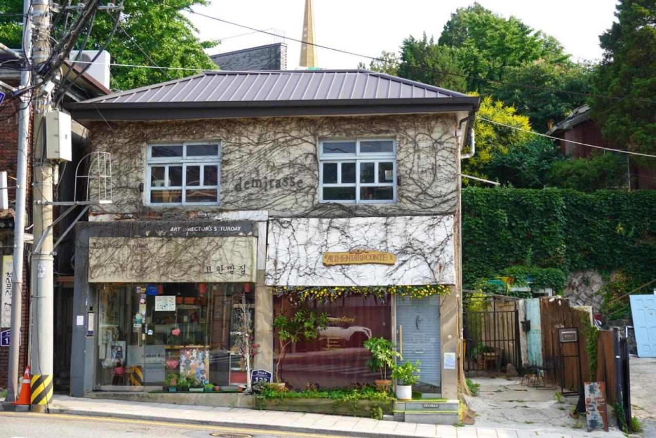 伝説の韓ドラ「コーヒープリンス1号店」のロケ地は今どうなっている？ ソウルの街並みが見下ろせる絶景カフェ（画像17）