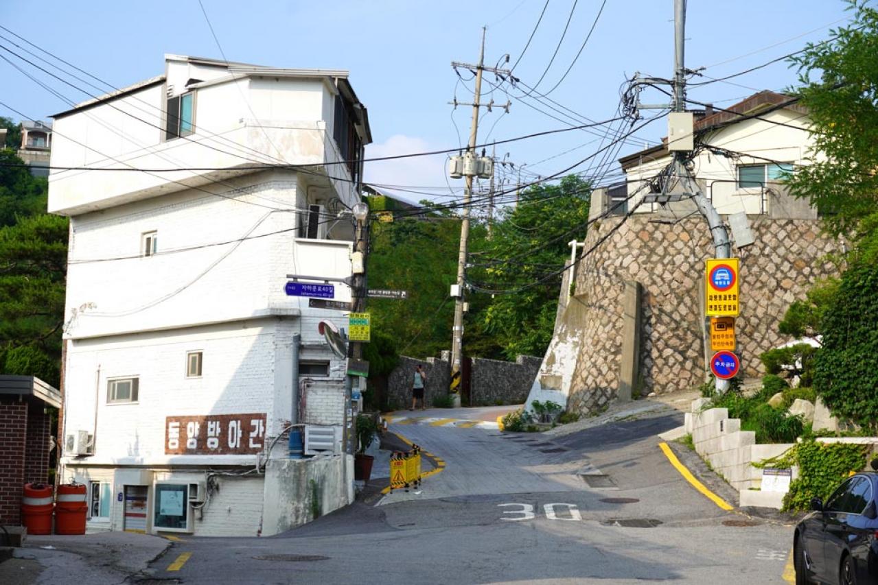 伝説の韓ドラ「コーヒープリンス1号店」のロケ地は今どうなっている？ ソウルの街並みが見下ろせる絶景カフェ（画像16）