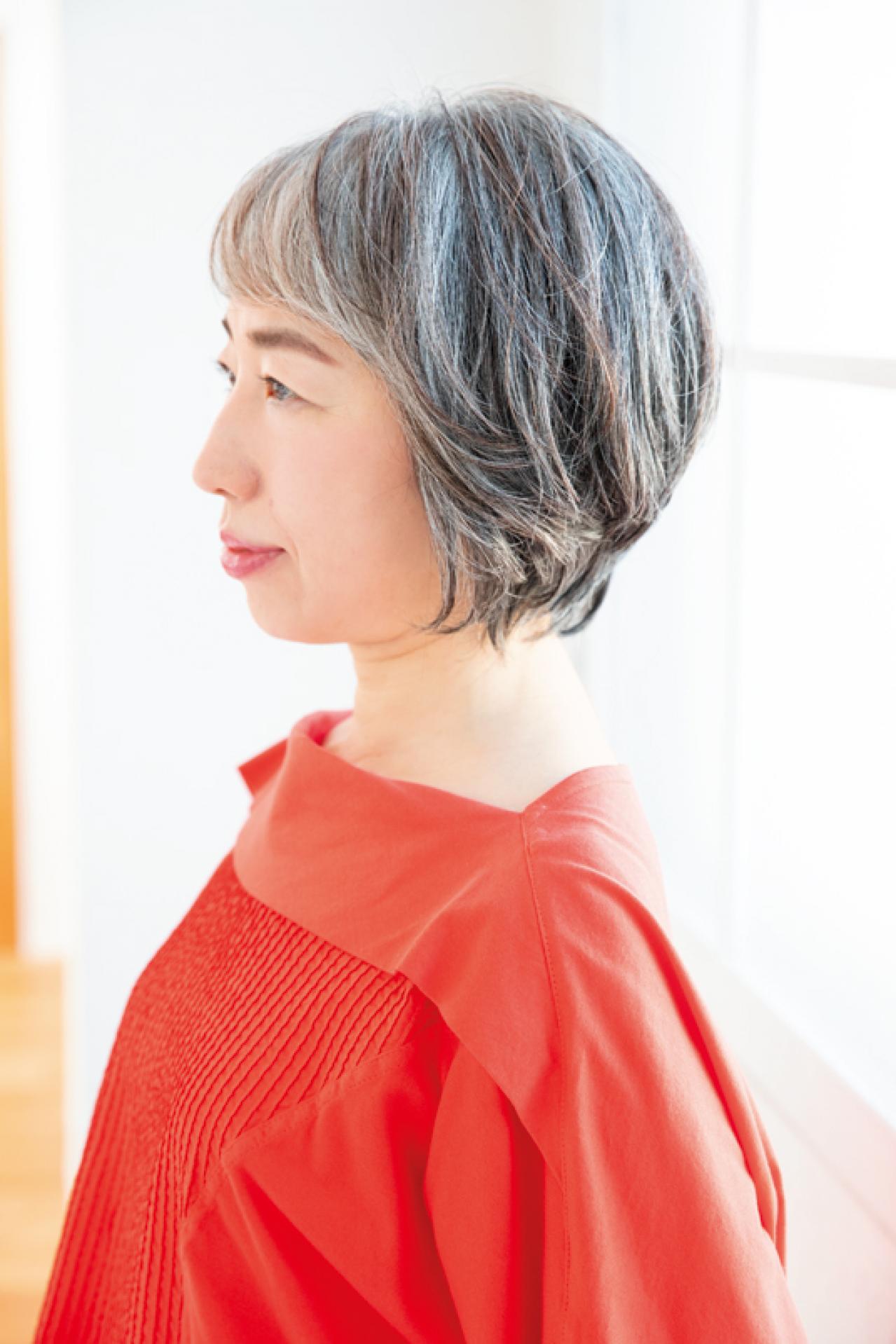 【50代からのショートヘア】ひし形シルエットで若見え！ 2024年最旬ヘアスタイル2選（画像3）