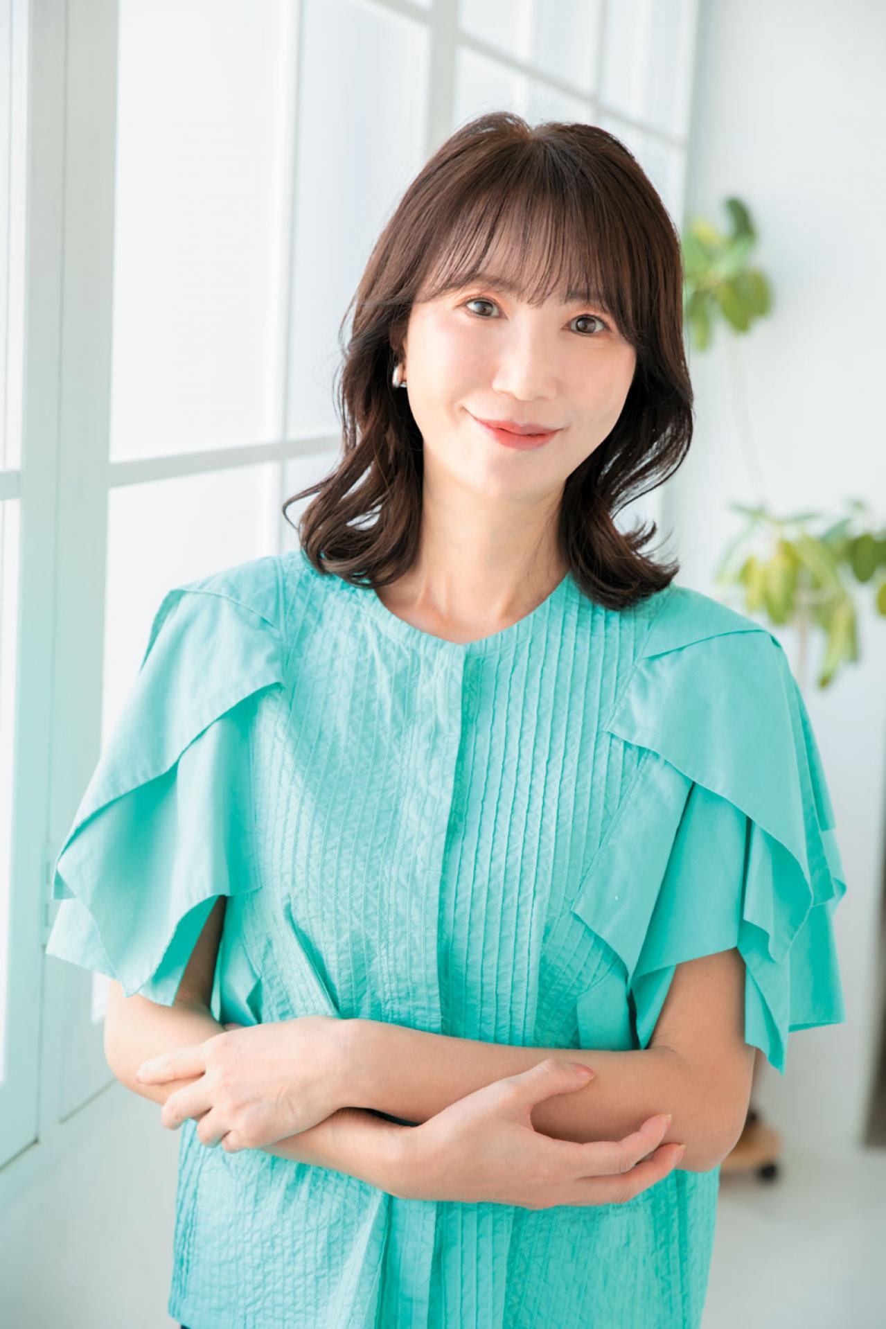 【50代からのお悩み解決ヘア】老け印象を払拭するミディアムスタイルとは？ 2024年最旬ヘアスタイル3選（画像7）