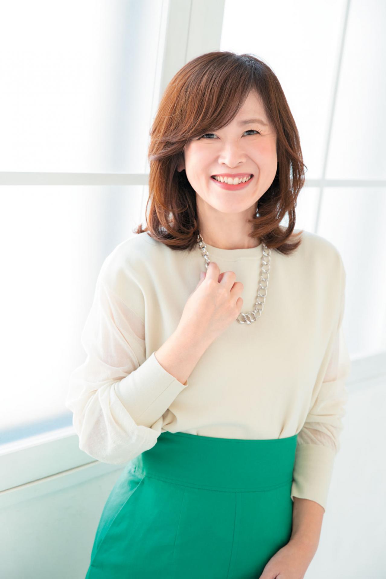 【50代からのお悩み解決ヘア】老け印象を払拭するミディアムスタイルとは？ 2024年最旬ヘアスタイル3選（画像2）