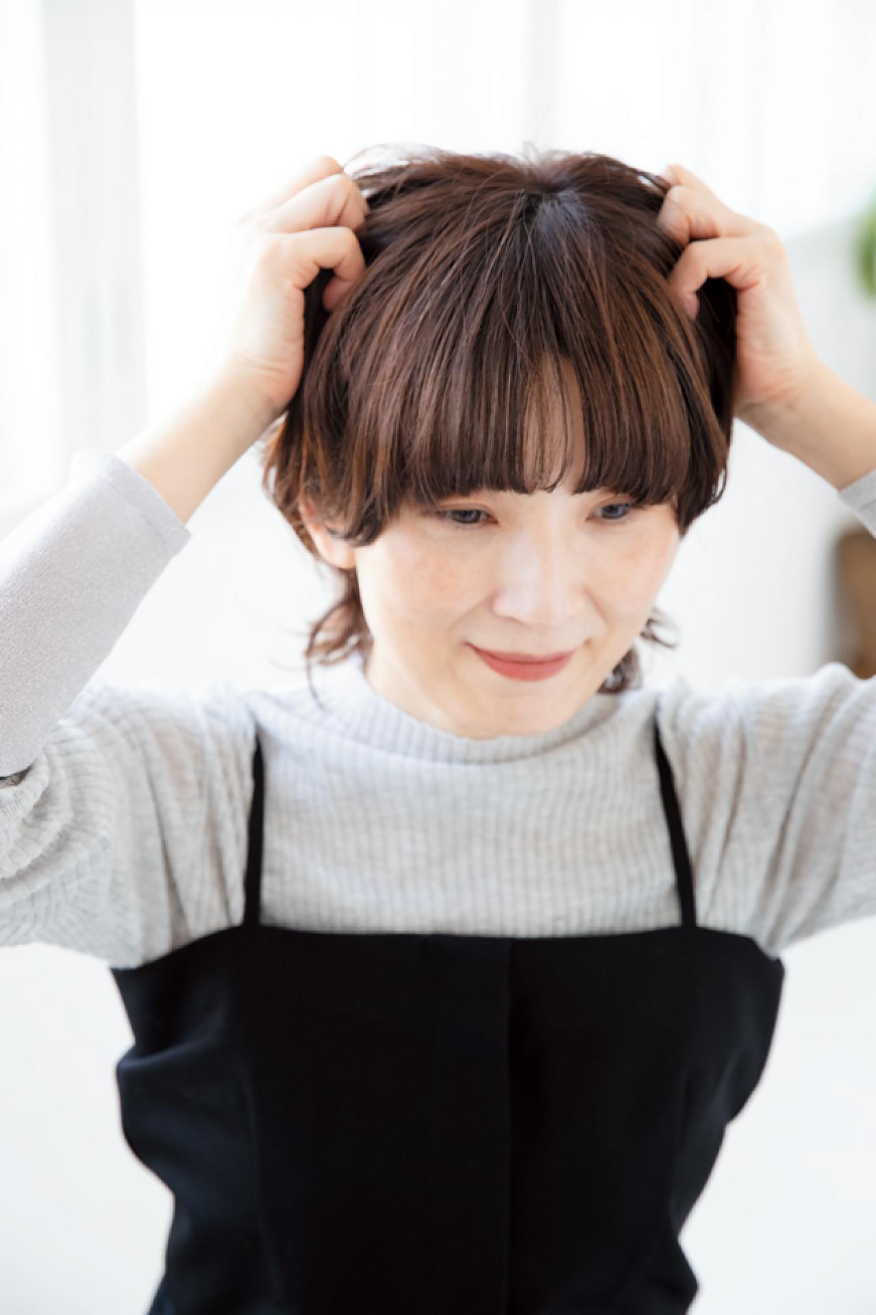  2024年最旬【50代からのミディアムヘア】レイヤーで髪のボリュームをアップ！（画像5）