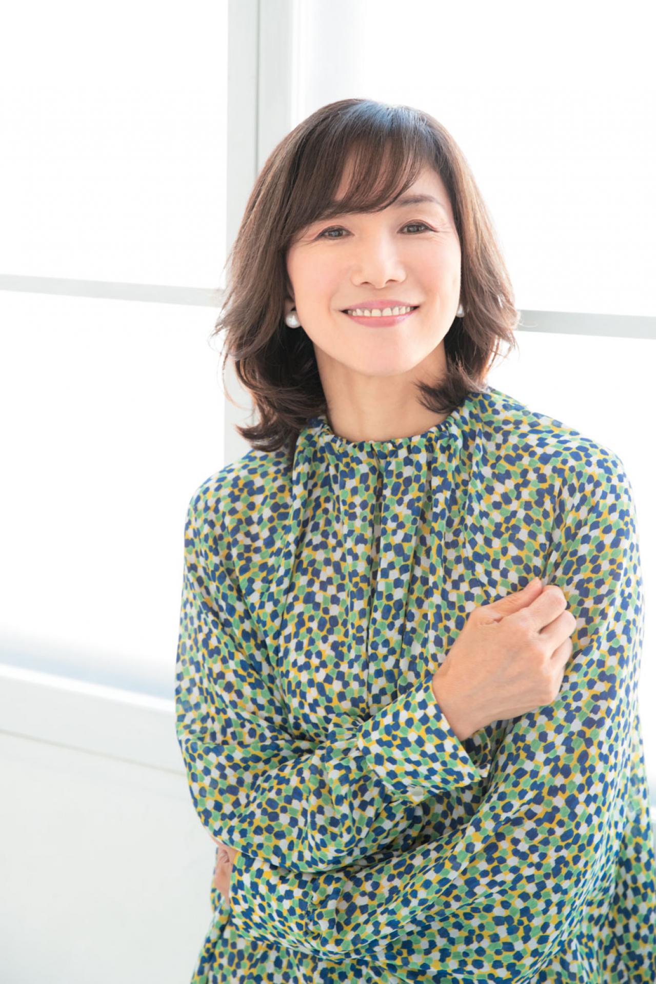  2024年最旬【50代からのミディアムヘア】レイヤーで髪のボリュームをアップ！（画像8）