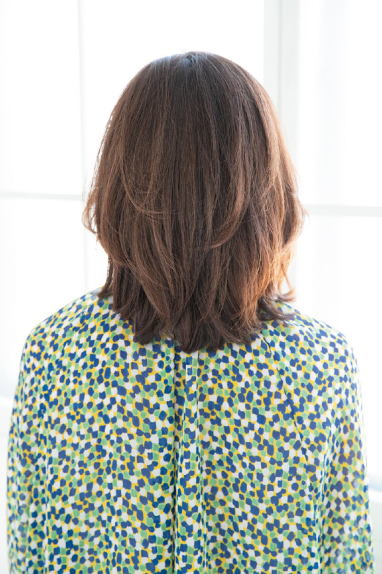  2024年最旬【50代からのミディアムヘア】レイヤーで髪のボリュームをアップ！（画像10）