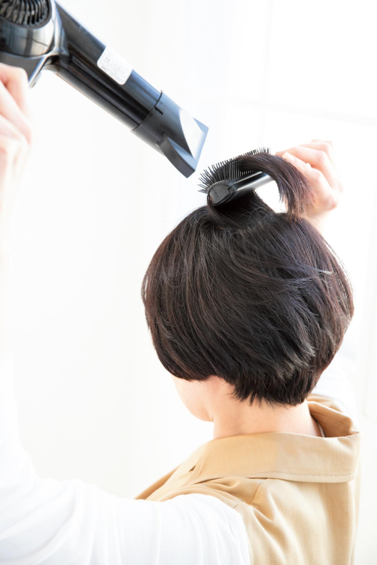  2024年最旬【50代からのショートヘア】ふんわりボブがレディライクなヘアスタイル3選（画像5）