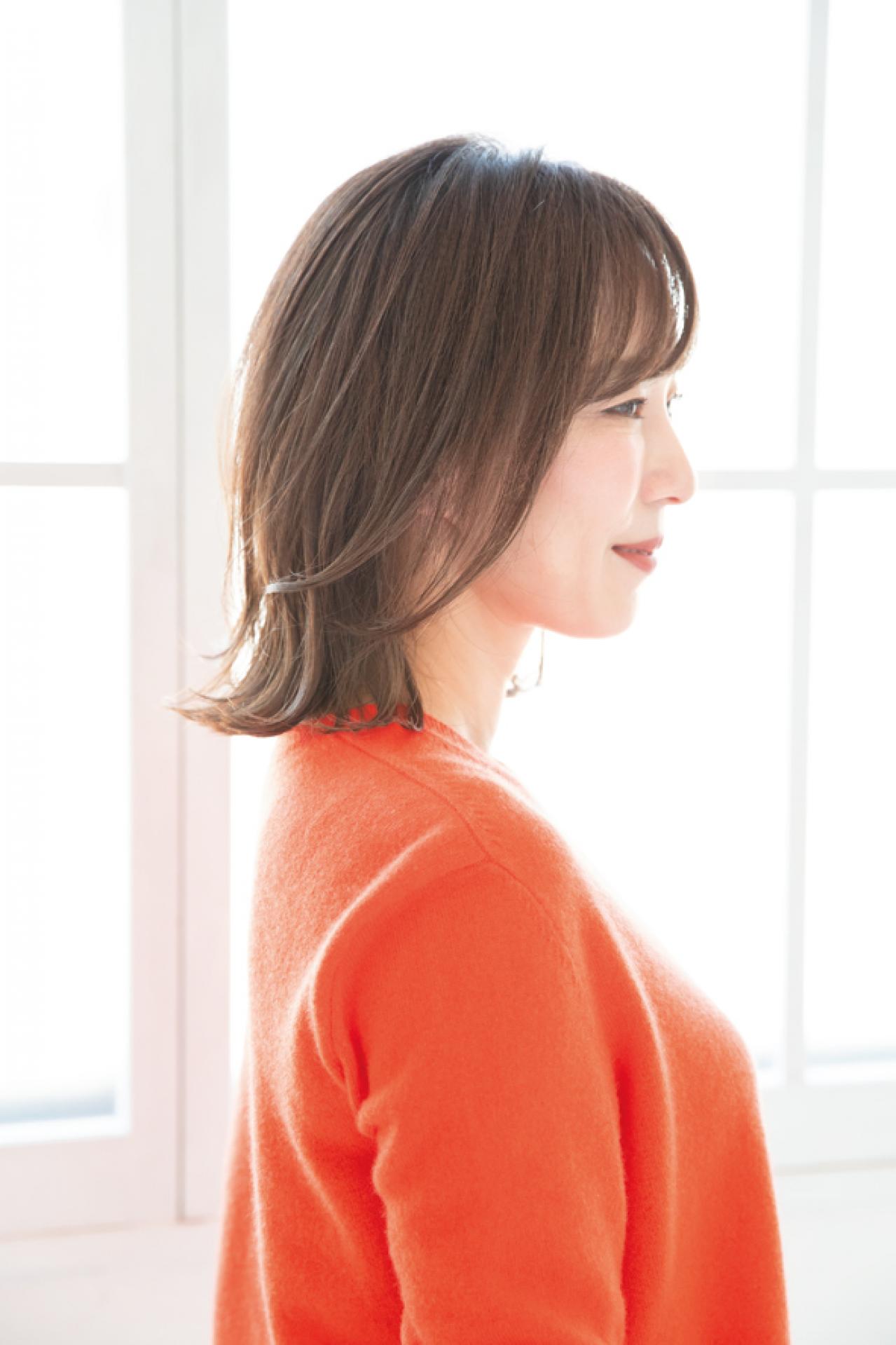 【50代からのお悩み解決ヘア】老け印象を払拭するミディアムスタイルとは？ 2024年最旬ヘアスタイル3選（画像13）