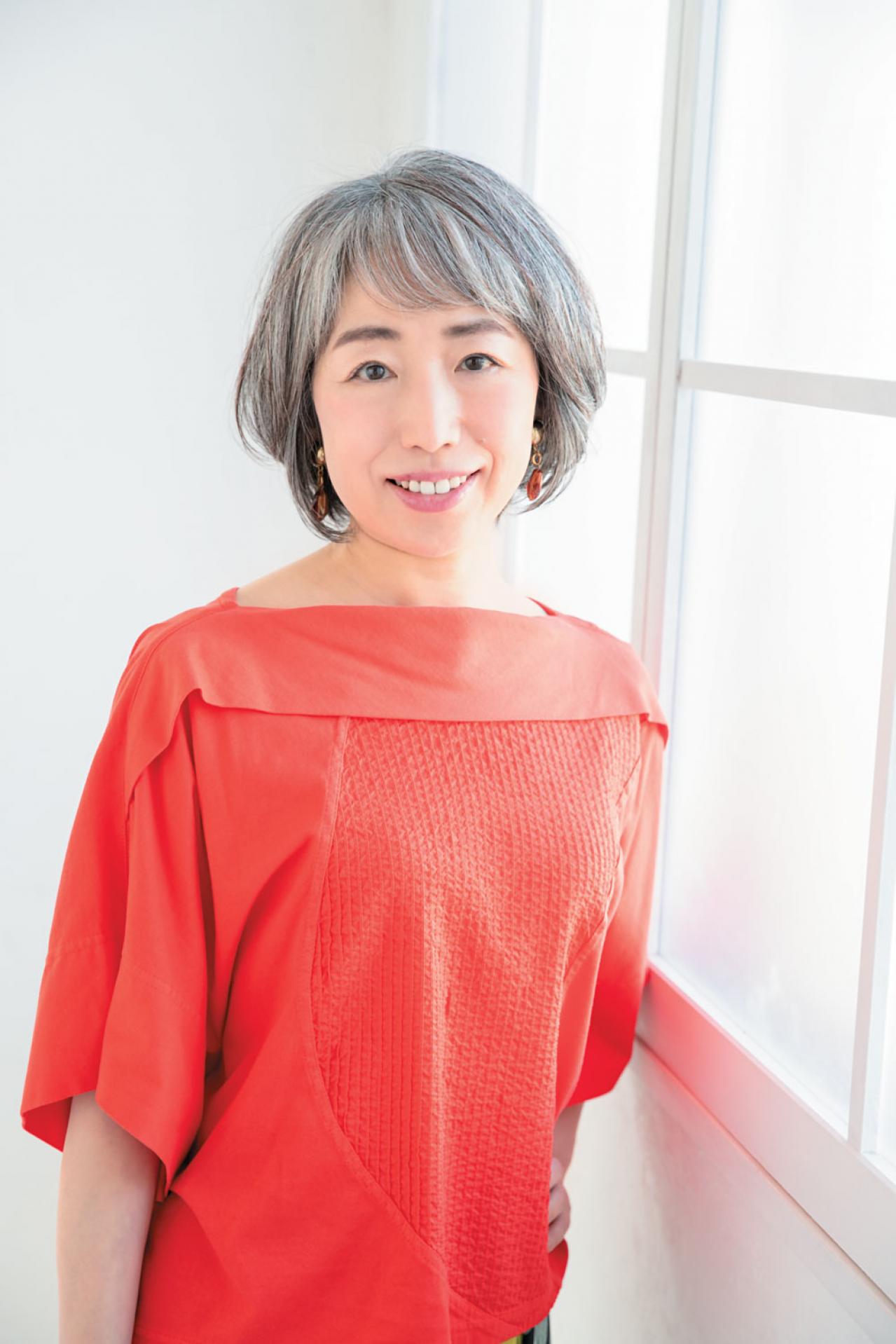 【50代からのショートヘア】ひし形シルエットで若見え！ 2024年最旬ヘアスタイル2選（画像2）