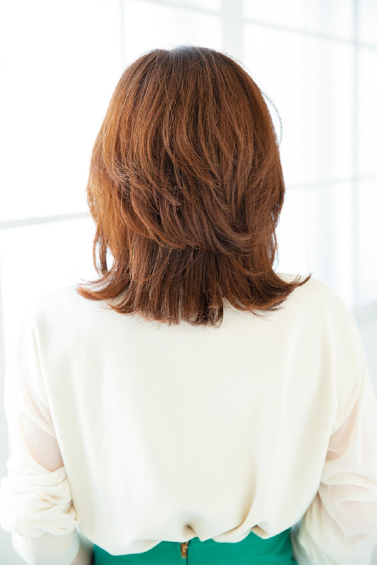 【50代からのお悩み解決ヘア】老け印象を払拭するミディアムスタイルとは？ 2024年最旬ヘアスタイル3選（画像4）