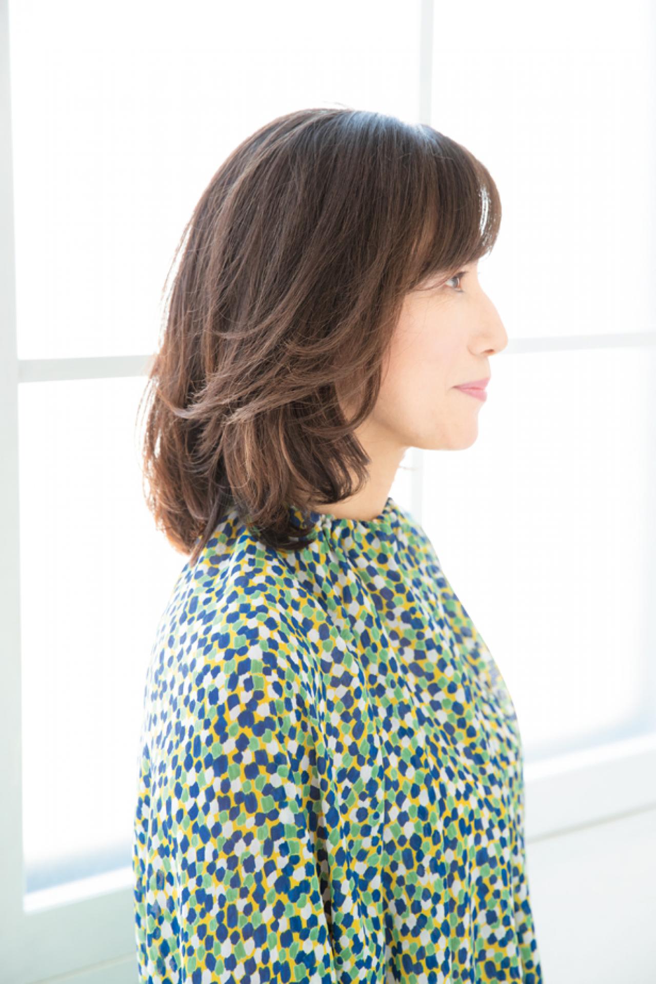  2024年最旬【50代からのミディアムヘア】レイヤーで髪のボリュームをアップ！（画像9）