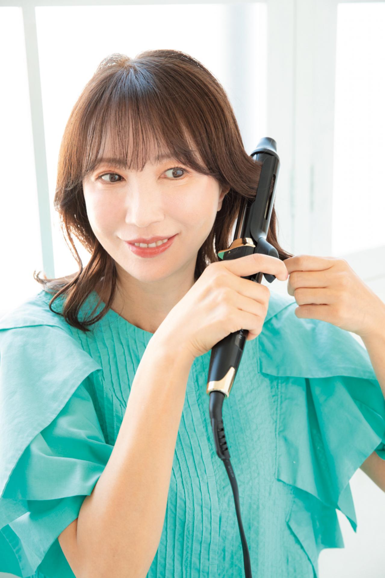 【50代からのお悩み解決ヘア】老け印象を払拭するミディアムスタイルとは？ 2024年最旬ヘアスタイル3選（画像10）