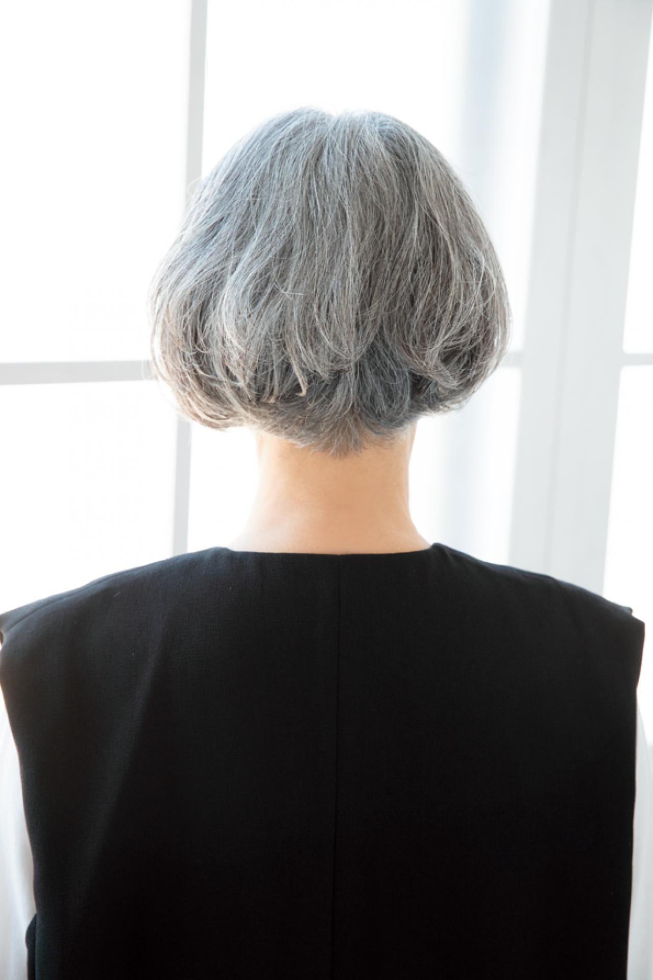  2024年最旬【50代からのショートヘア】ふんわりボブがレディライクなヘアスタイル3選（画像9）