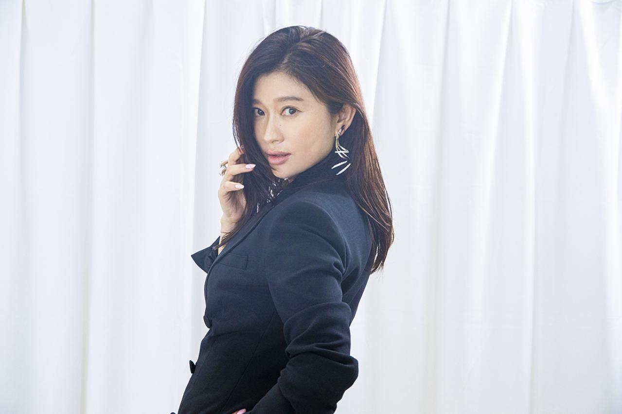 【篠原涼子】後編・意外な「おひとりさまの楽しみ方」とは？良く見るYouTube動画も告白（画像2）