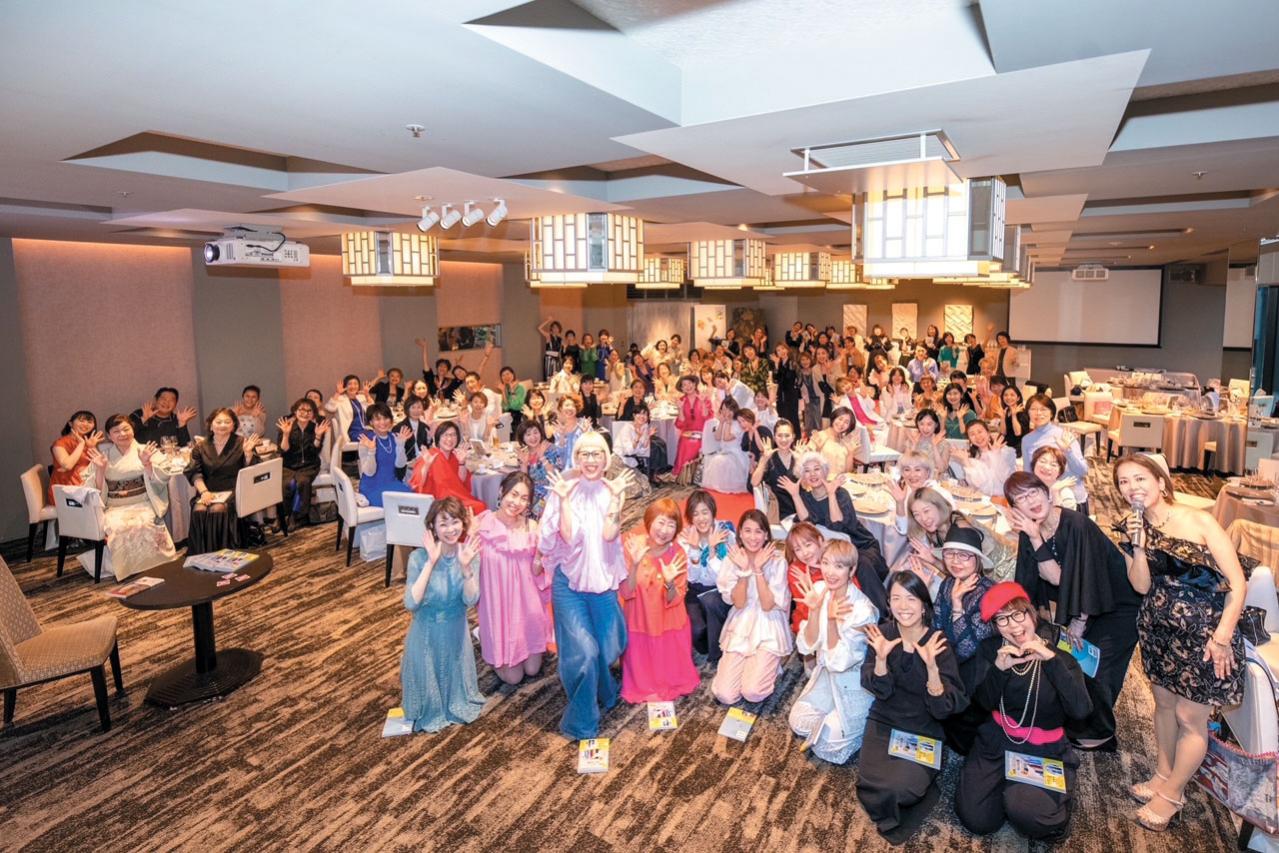 人気ブランディングスタイリスト【あやみん先生】介護、看取り、離婚……暗闇の20年を経て「今が一番楽しい」（画像11）