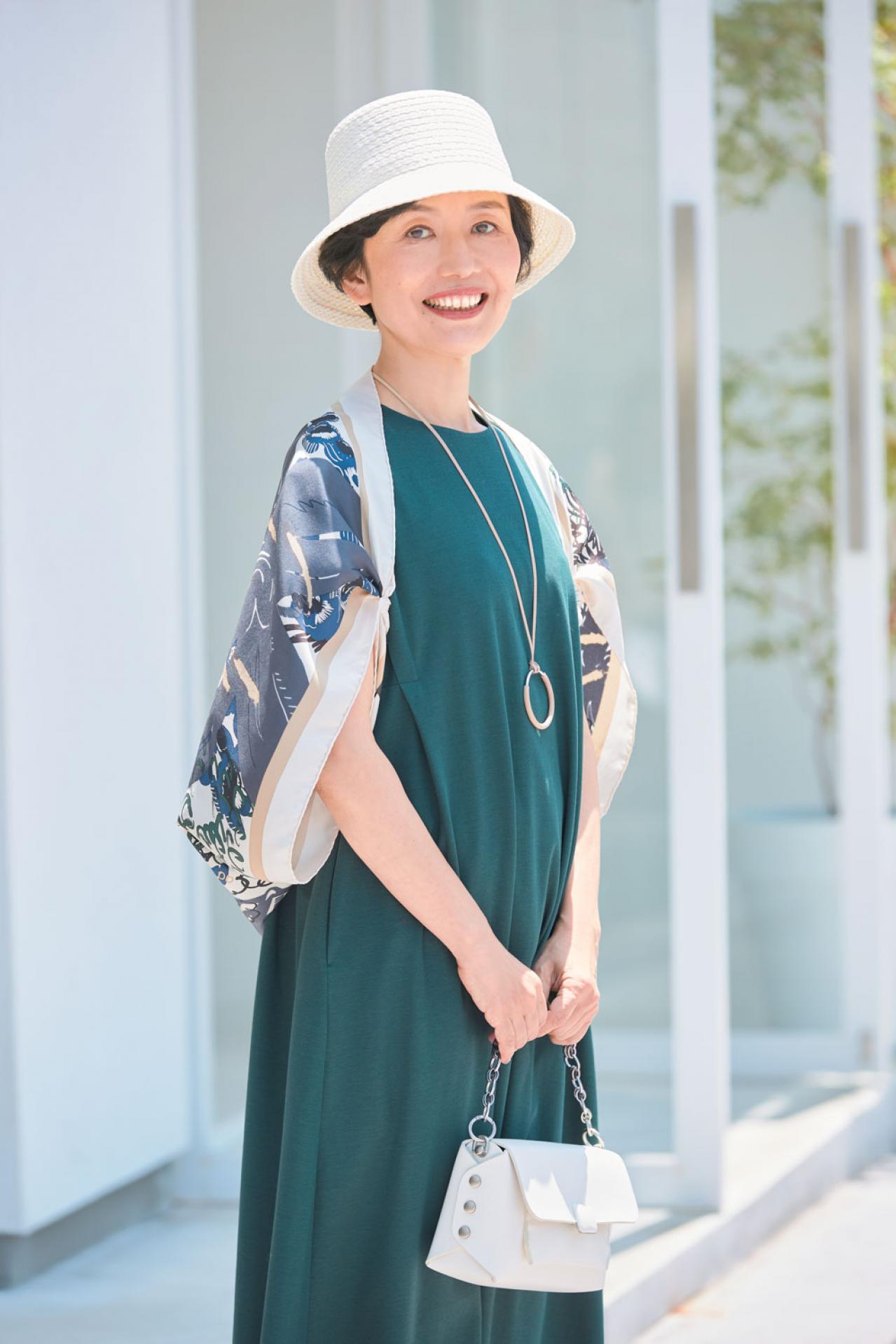 一枚を夏から秋まで使い回す【ストール＆スカーフ】プロはどう使う？（画像7）
