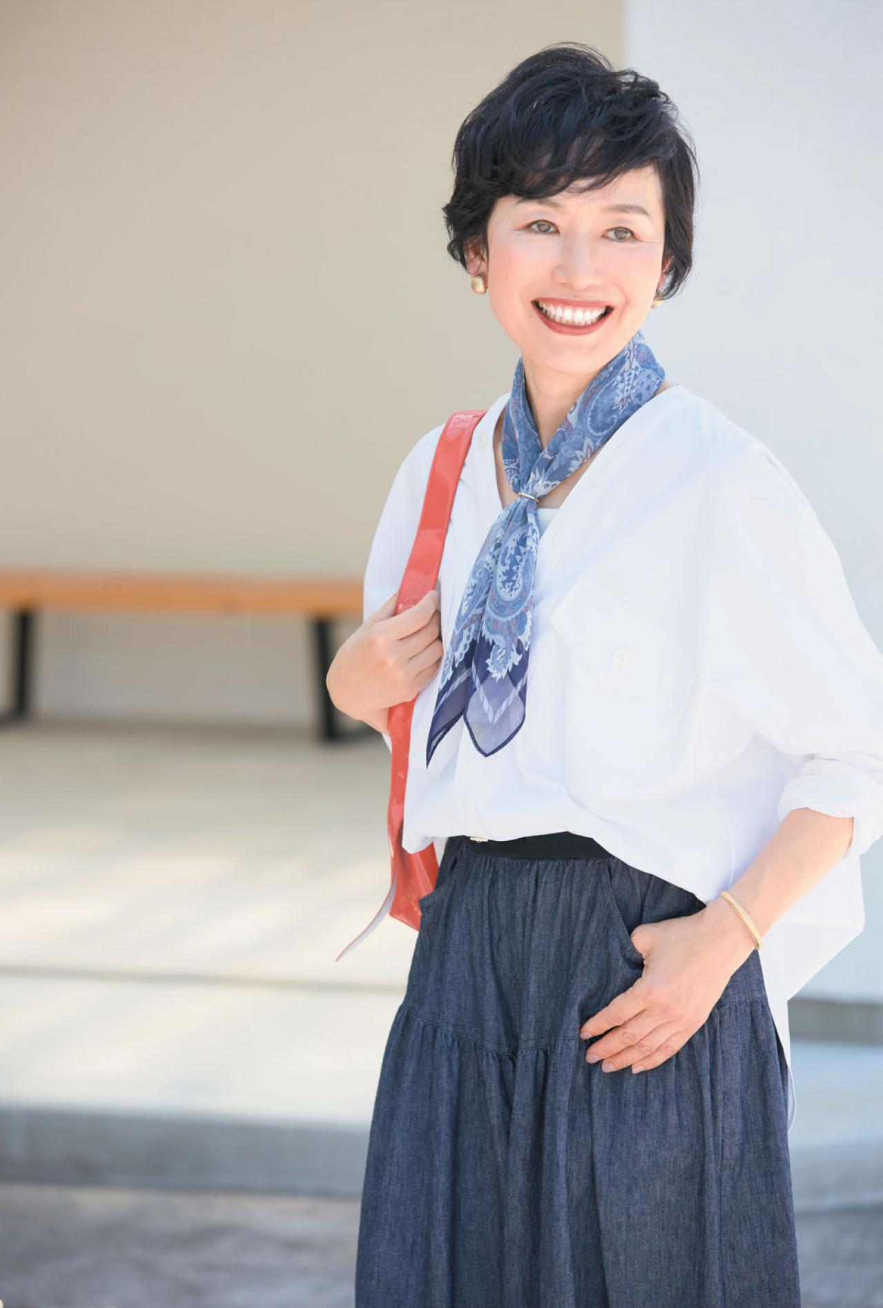 【50代以上のスカーフの巻き方はコレ】エレガントな雰囲気になれる「アフガン巻き」とは？（画像4）