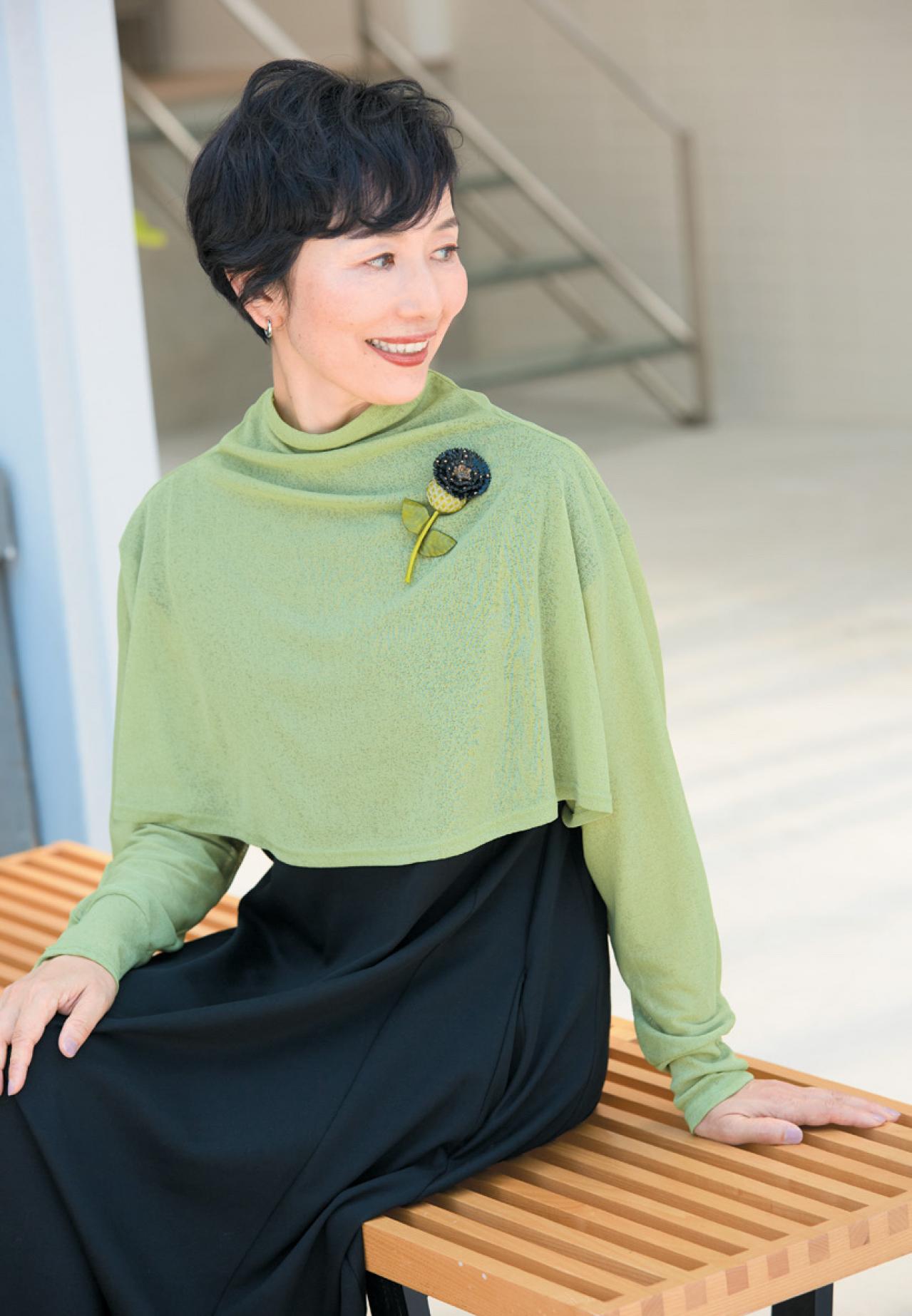 スタイリストが選ぶストールは大判が常識！結んでかぶるだけの簡単「スヌード巻き」とは？（画像5）