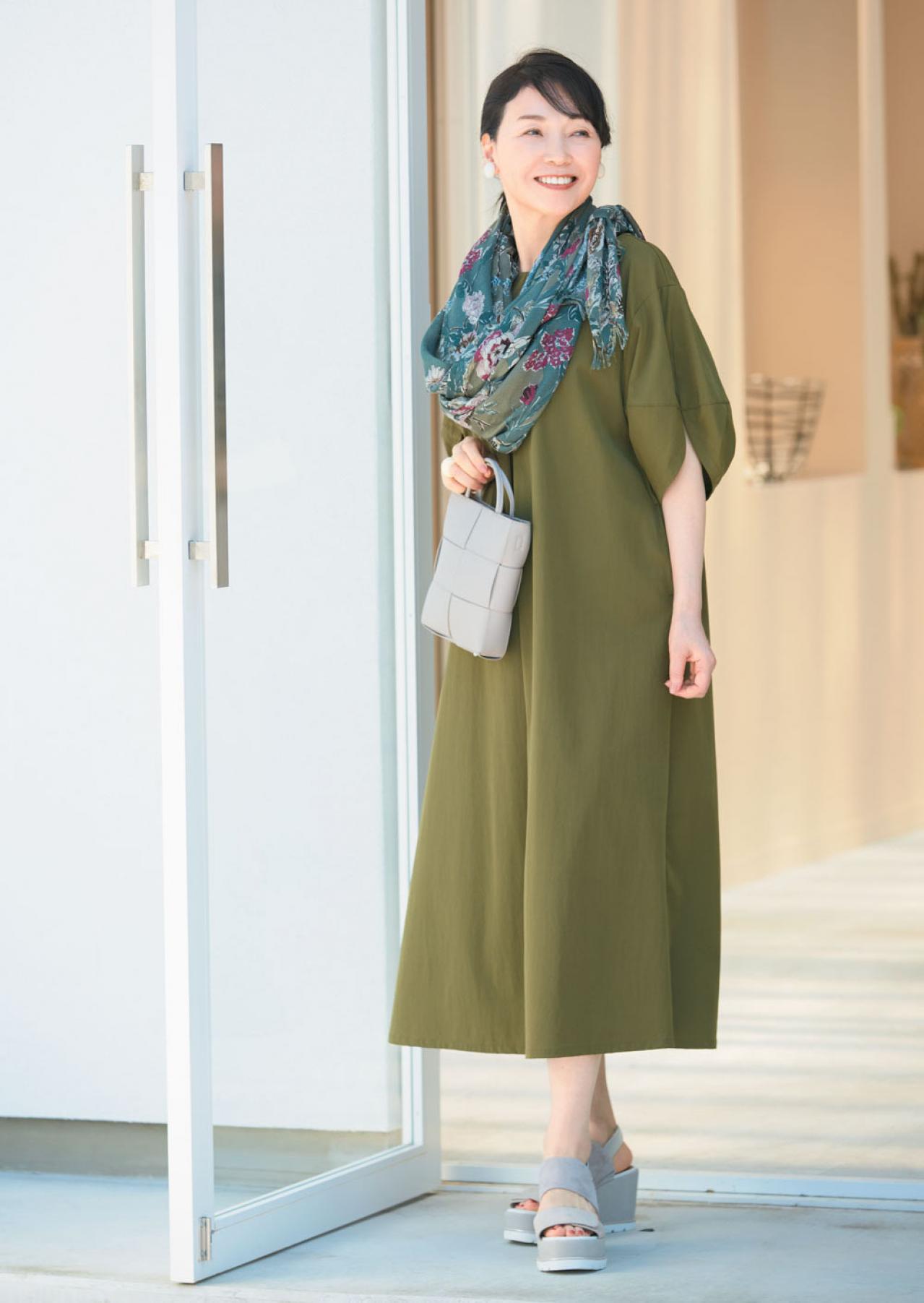 スタイリストが選ぶストールは大判が常識！結んでかぶるだけの簡単「スヌード巻き」とは？（画像7）