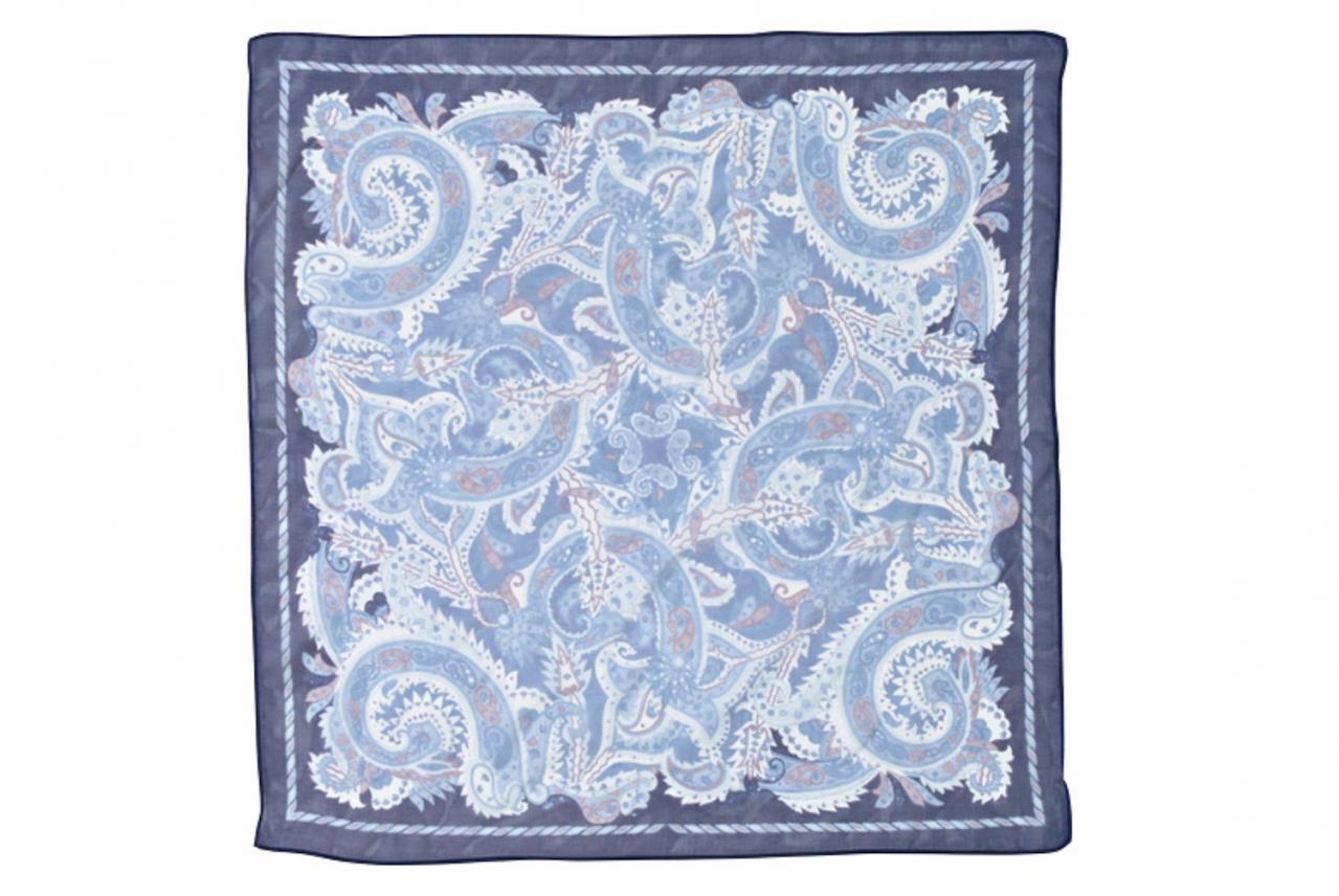 【50代以上のスカーフの巻き方はコレ】エレガントな雰囲気になれる「アフガン巻き」とは？（画像3）