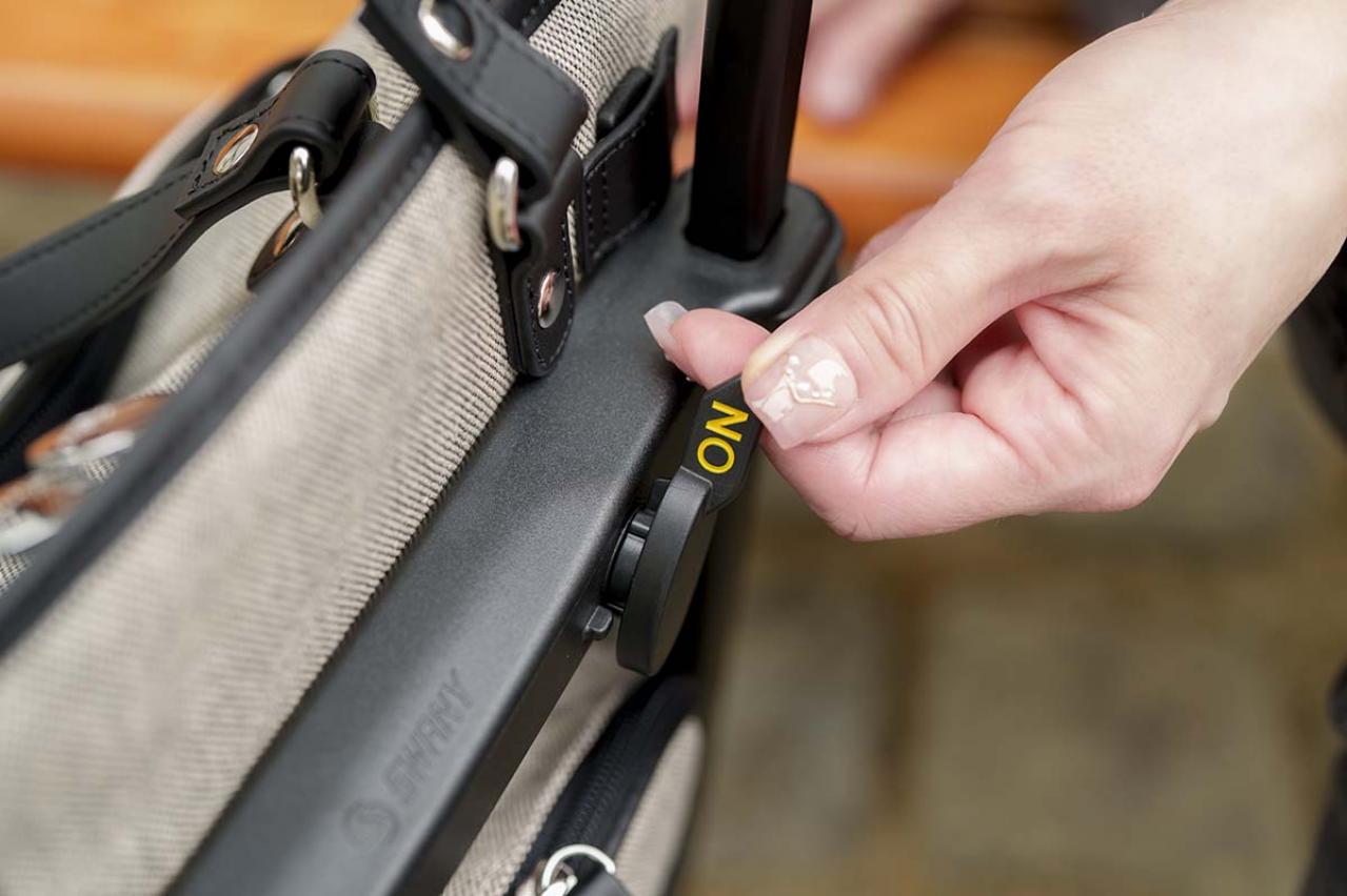 50代以上のキャリーバッグはこれ一択！静かで軽く「移動ストレス限りなくゼロ」の機能美を解説（画像6）