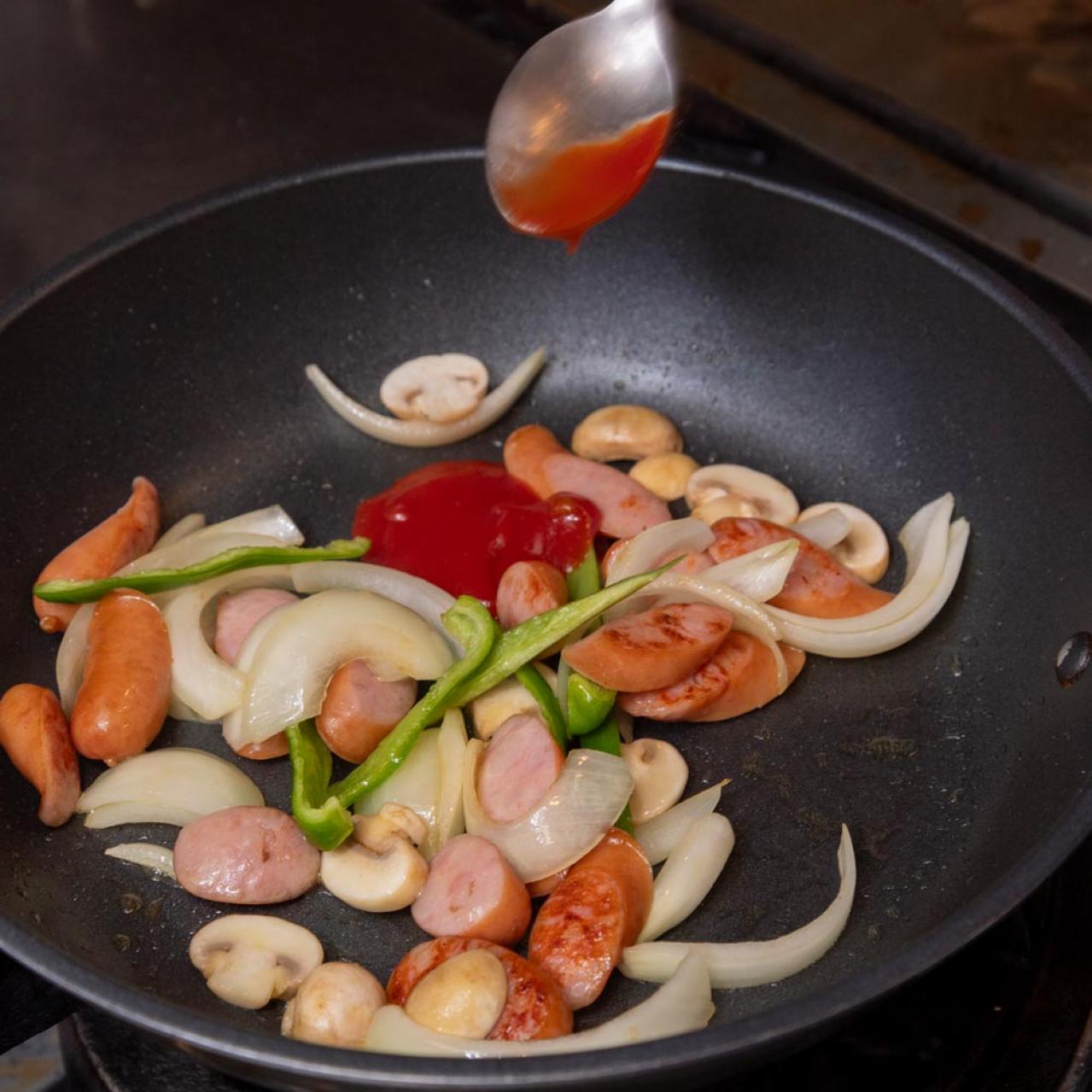 【鳥羽周作シェフ】「ナポリタンを超えたナポリタン」パスタがしっとり仕上がるコツは？（画像4）