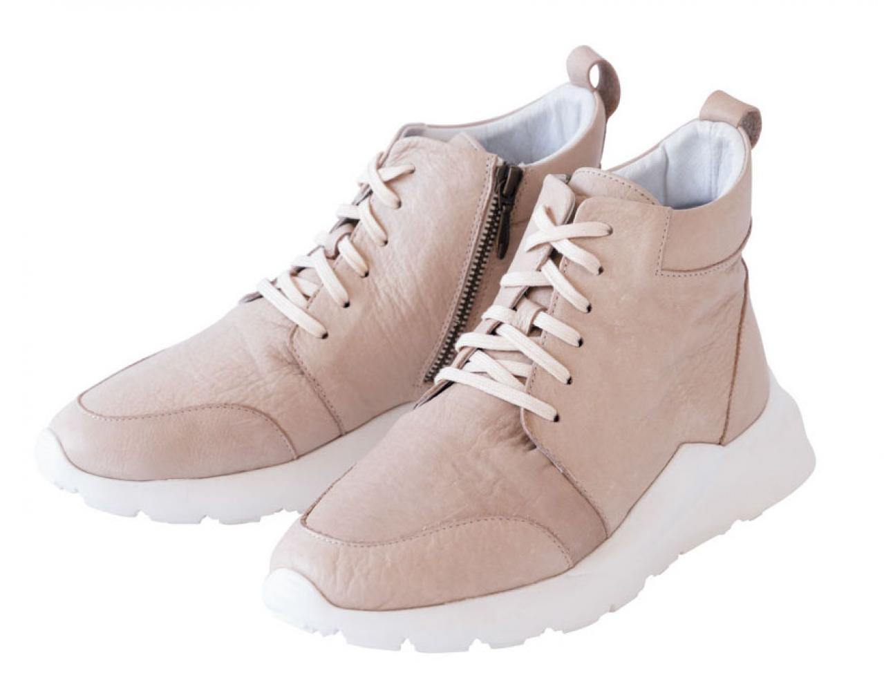 旅がより快適になる【50代からの靴とバッグ】とは？ スタイリスト岡部久仁子さんがアドバイス（画像3）