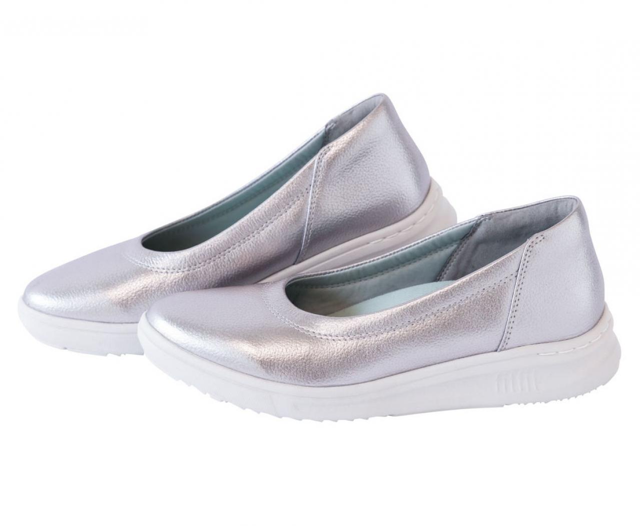 スタイリスト岡部久仁子さんセレクト！ 疲れにくくてどこまでも歩いていける【おしゃれ靴】5選（画像8）