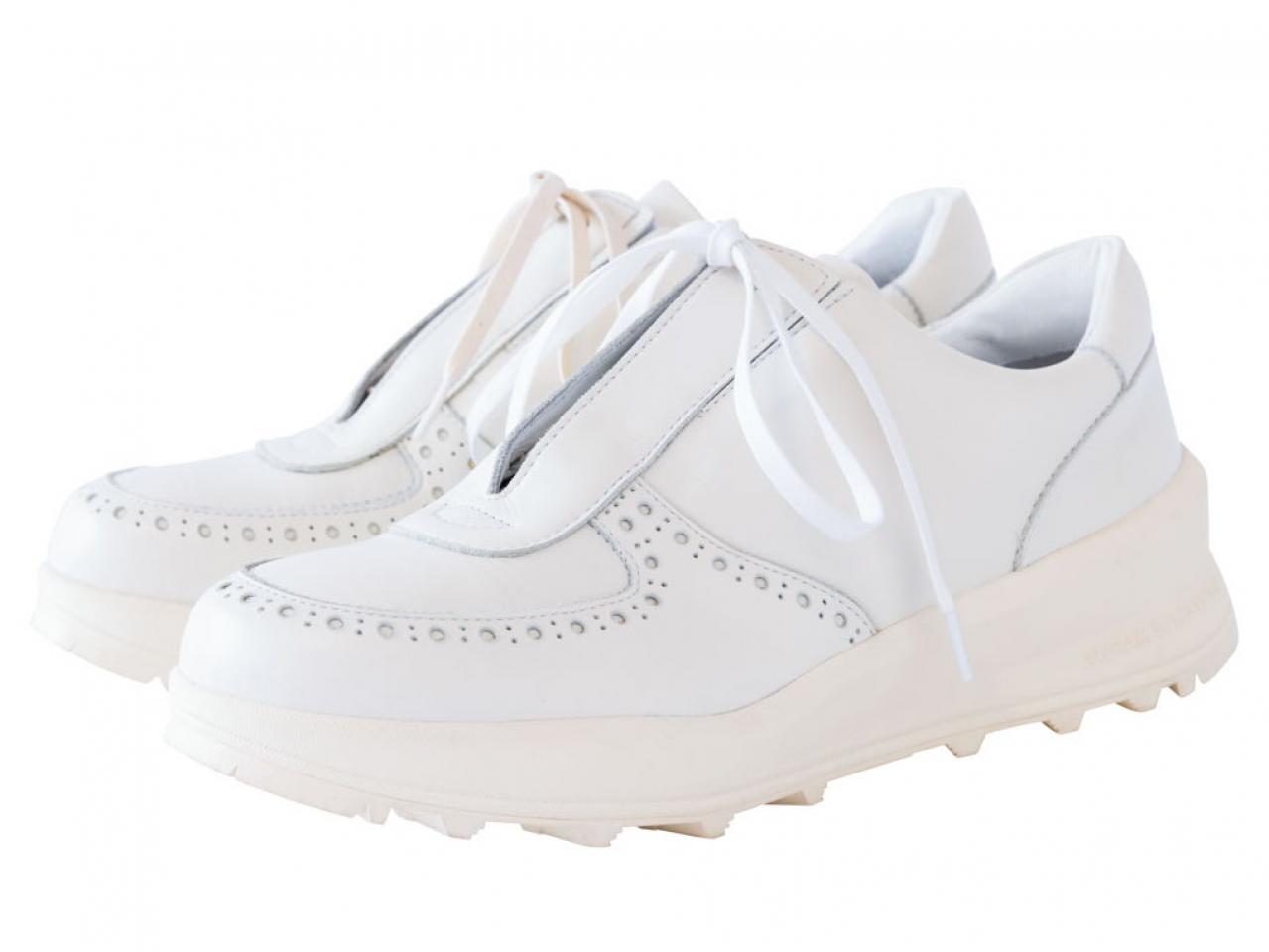 カジュアルすぎず、大人に似合う【スニーカー】5選。たくさん歩く旅にはコレ！（画像9）