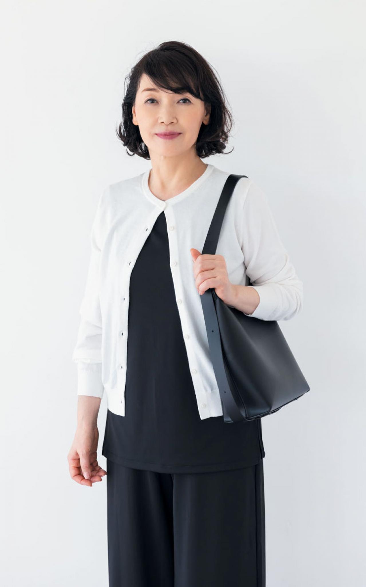 【50代以上の小物使い】スタイリストが教える定番服を「定番に見せない」バリエ5選（画像3）