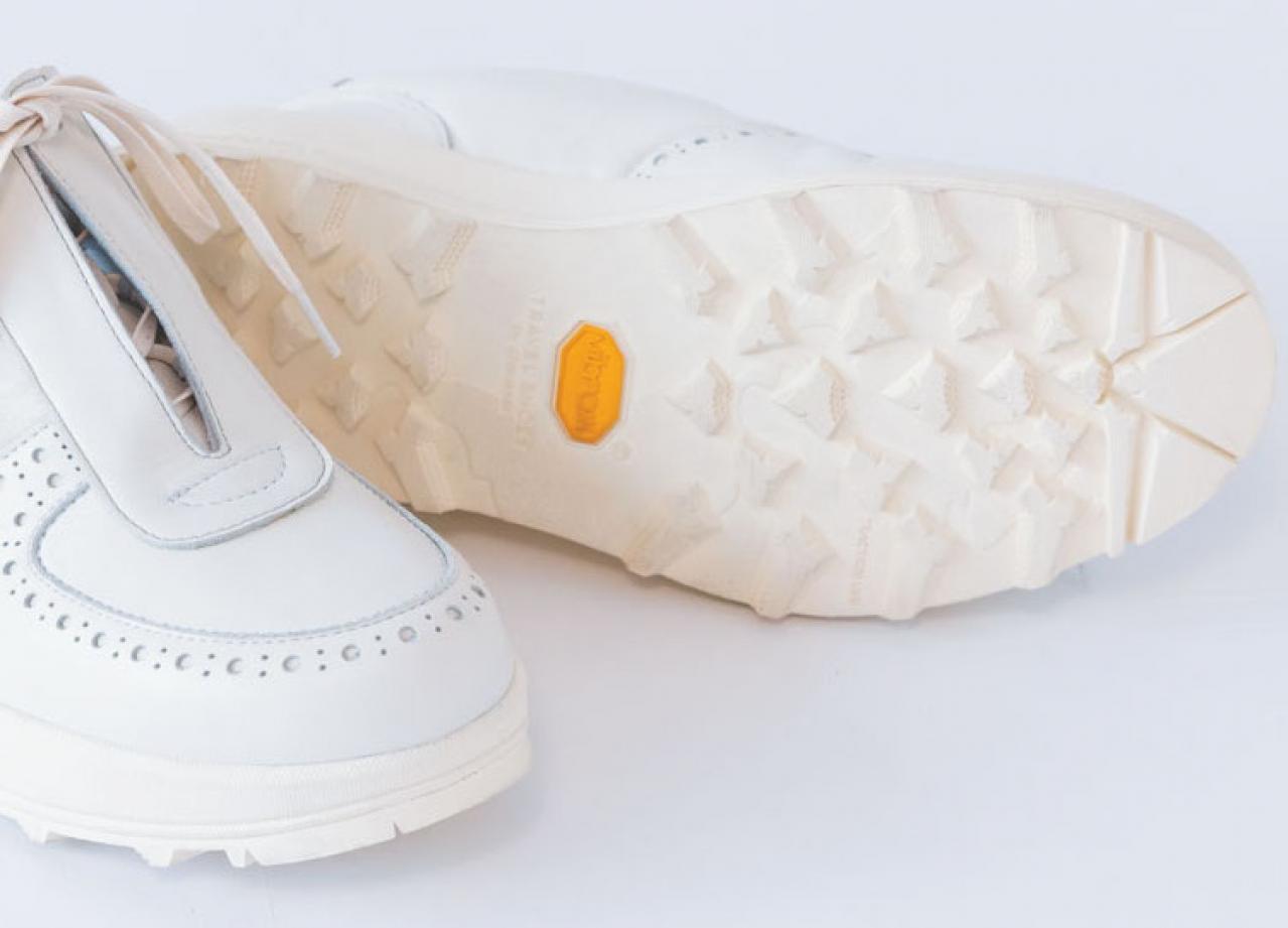 カジュアルすぎず、大人に似合う【スニーカー】5選。たくさん歩く旅にはコレ！（画像10）