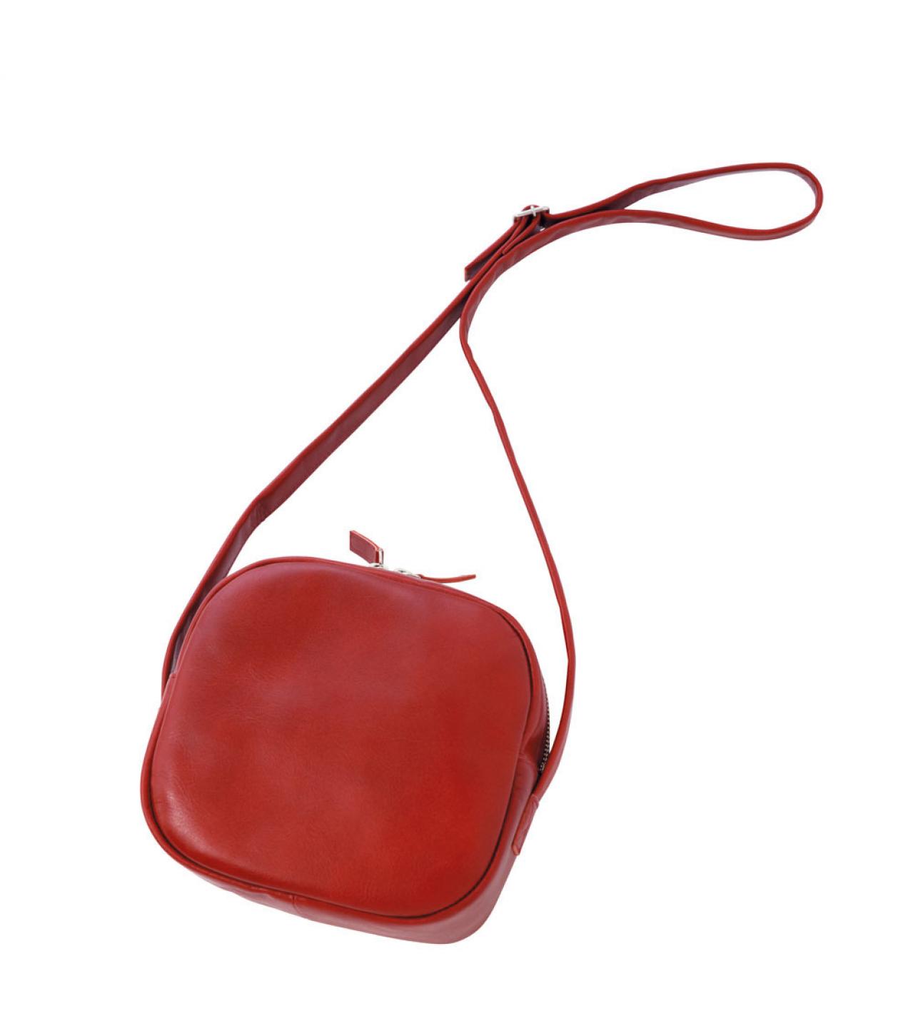 50代以上におすすめ！スタイリスト岡部久仁子さんが選ぶ、大人の旅向きの【斜めがけバッグ】とは？（画像4）