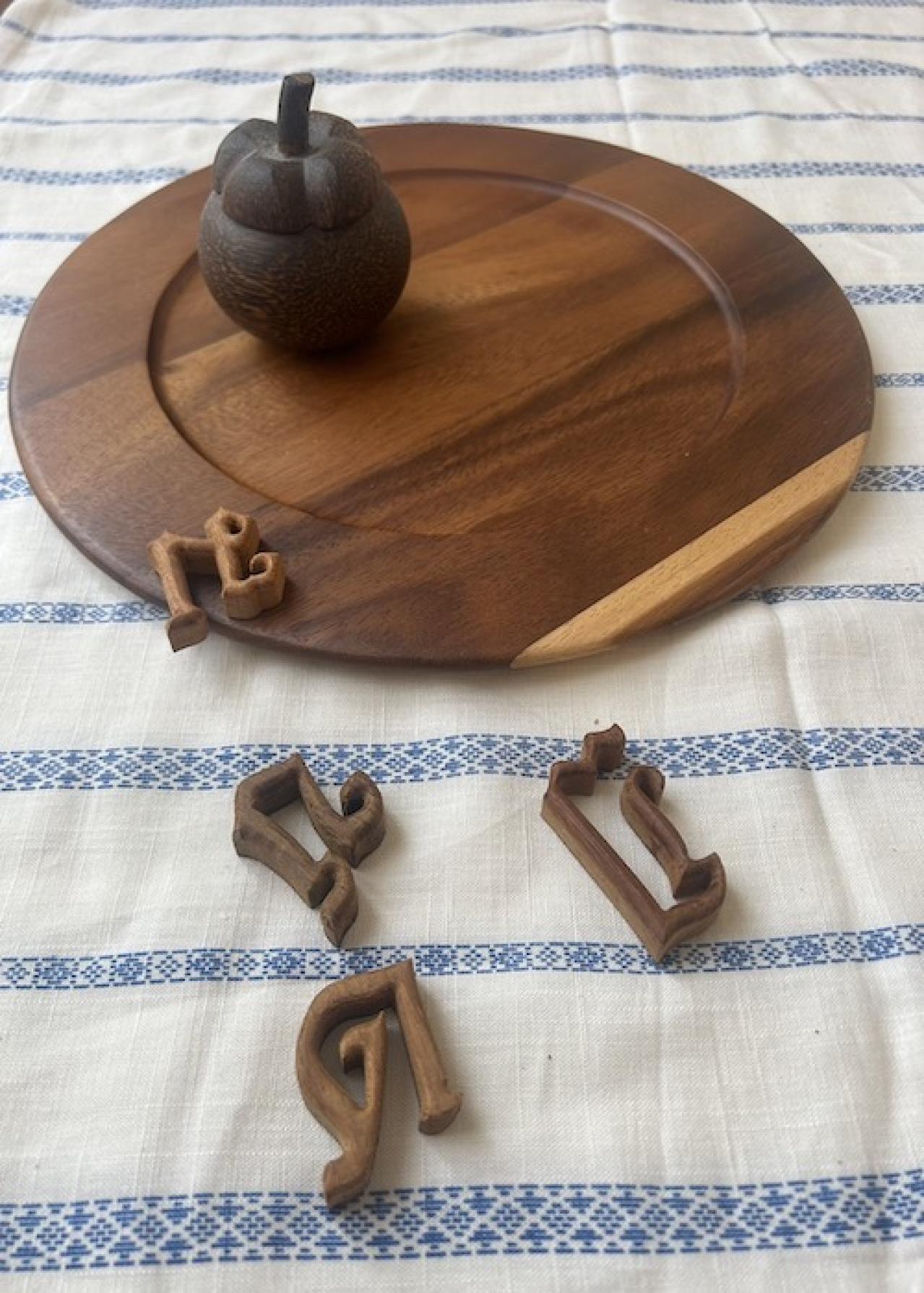 トレーや食器などの木製品