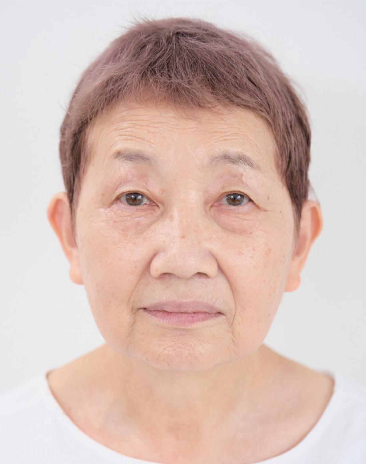 人気ヘアメイク職人・化け子直伝！70代の【目の下のたるみ】をごまかすチークの入れ方は？［後編］（画像3）