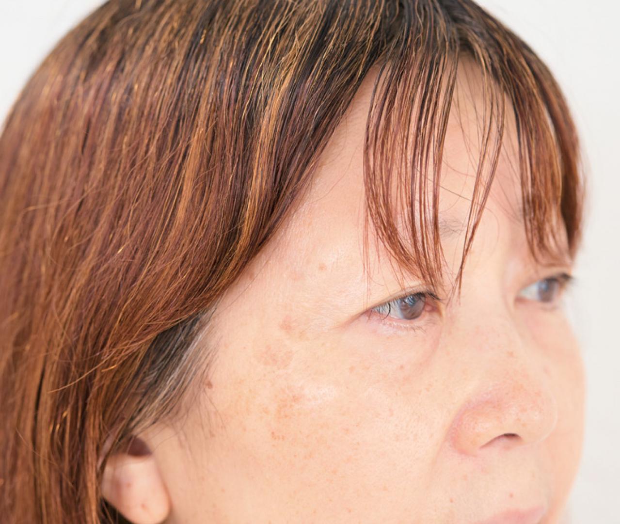 【60代からのシミ・肝斑・クマ】「隠そうとすればするほど老け見えします」ヘアメイク職人・化け子の神業を紹介（画像4）